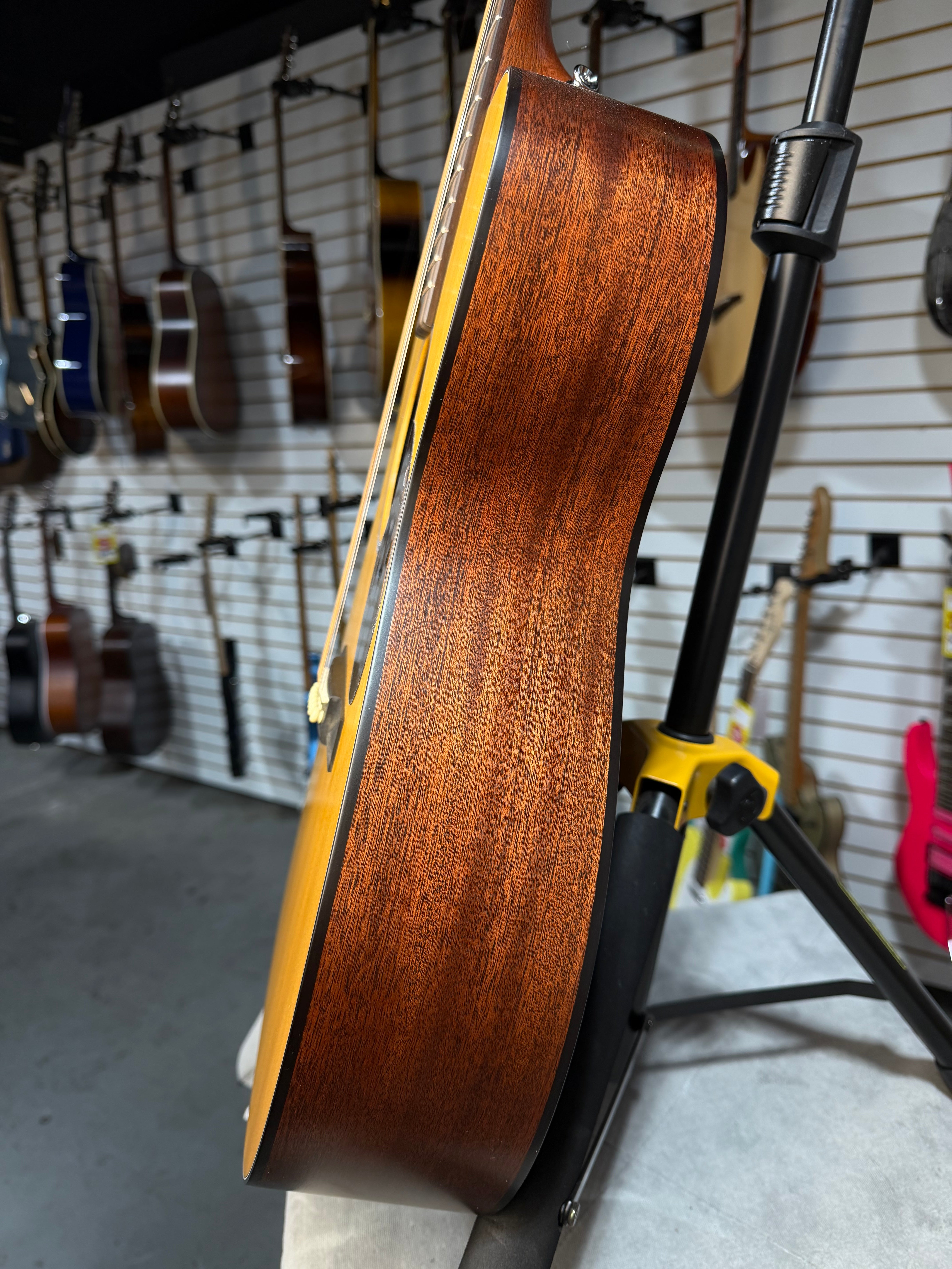 Martin 000-10E Shawn Mendes Natural