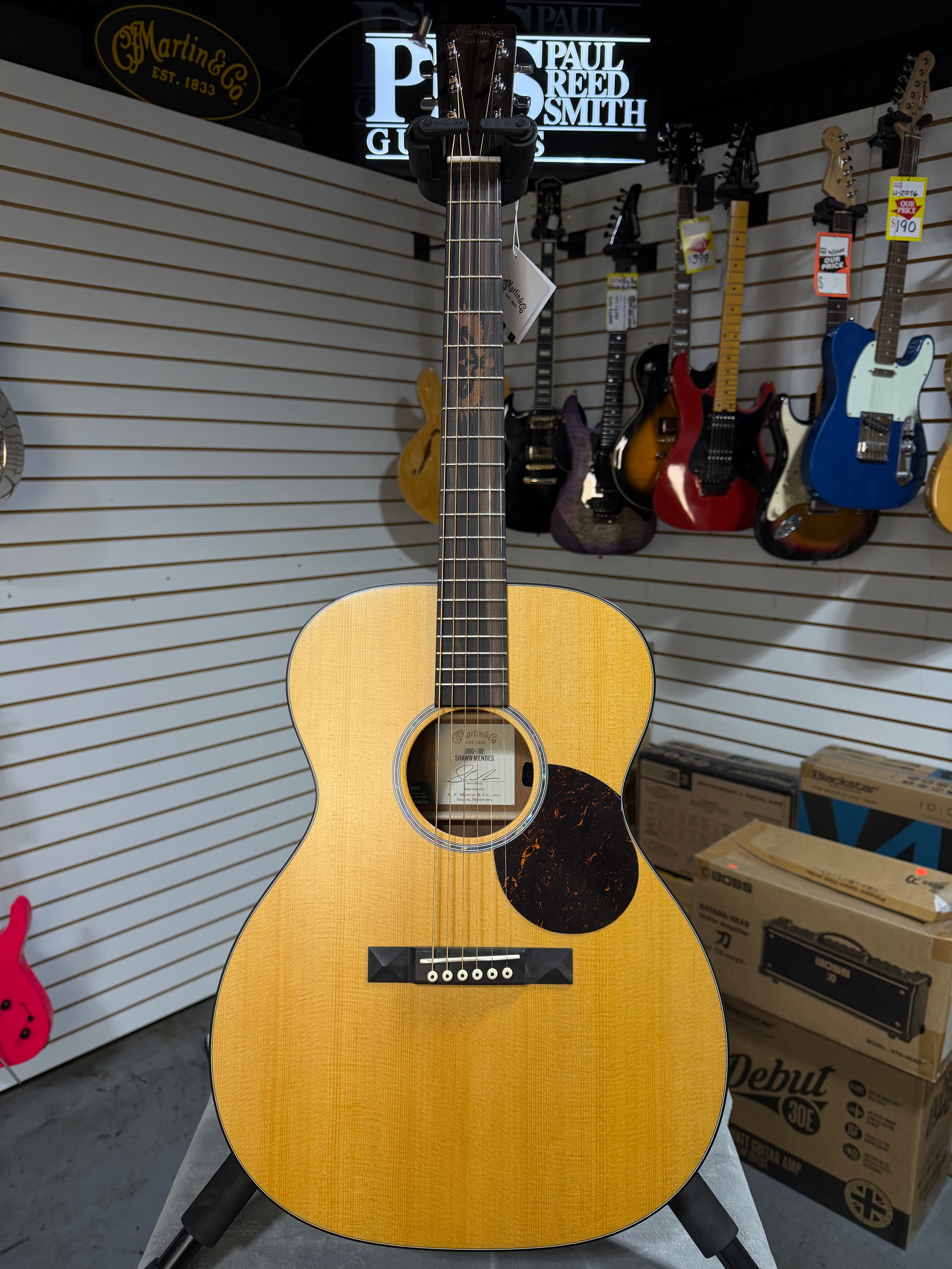 Martin 000-10E Shawn Mendes Natural