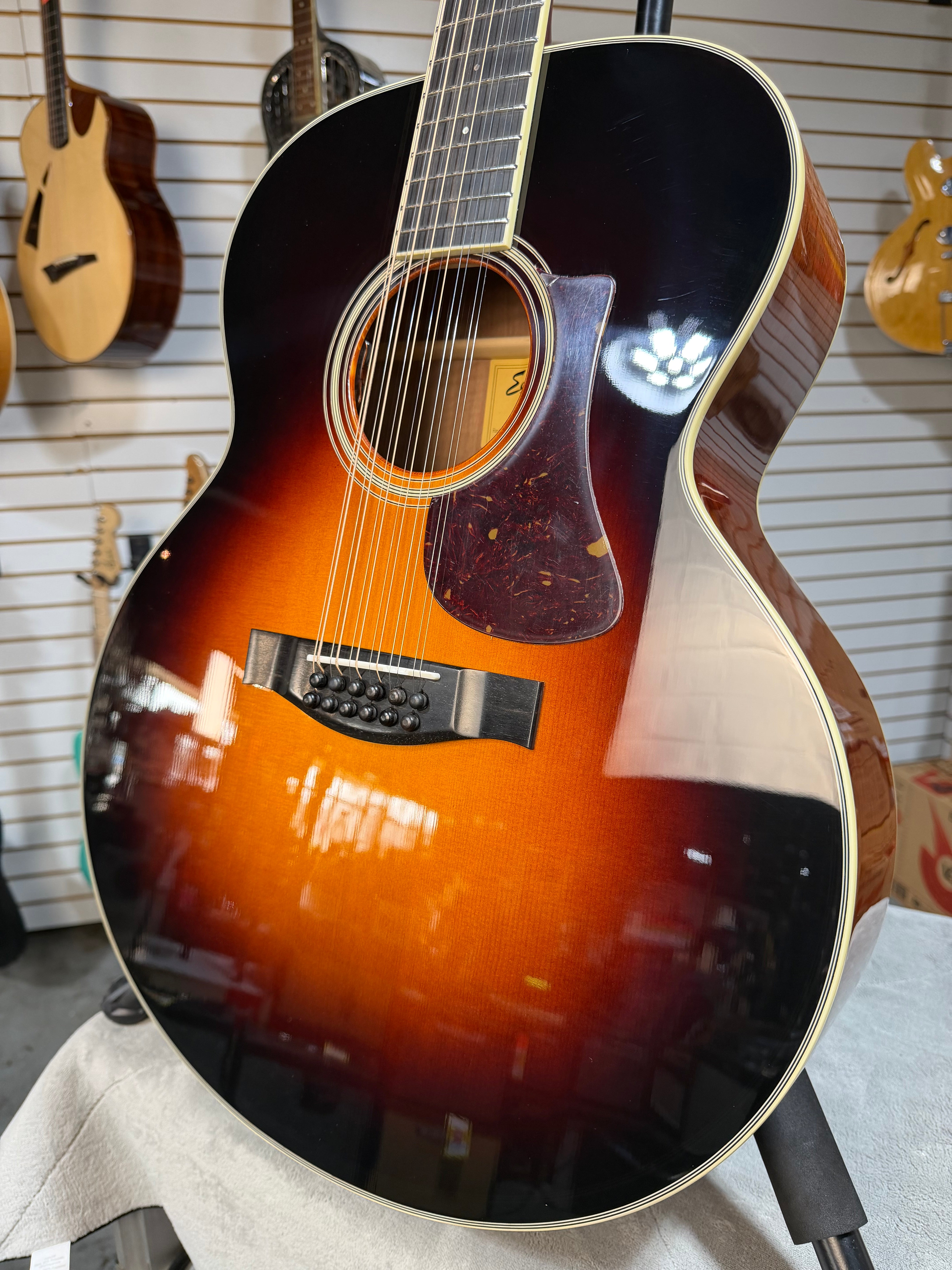 Eastman AC330E-12 Sunburst