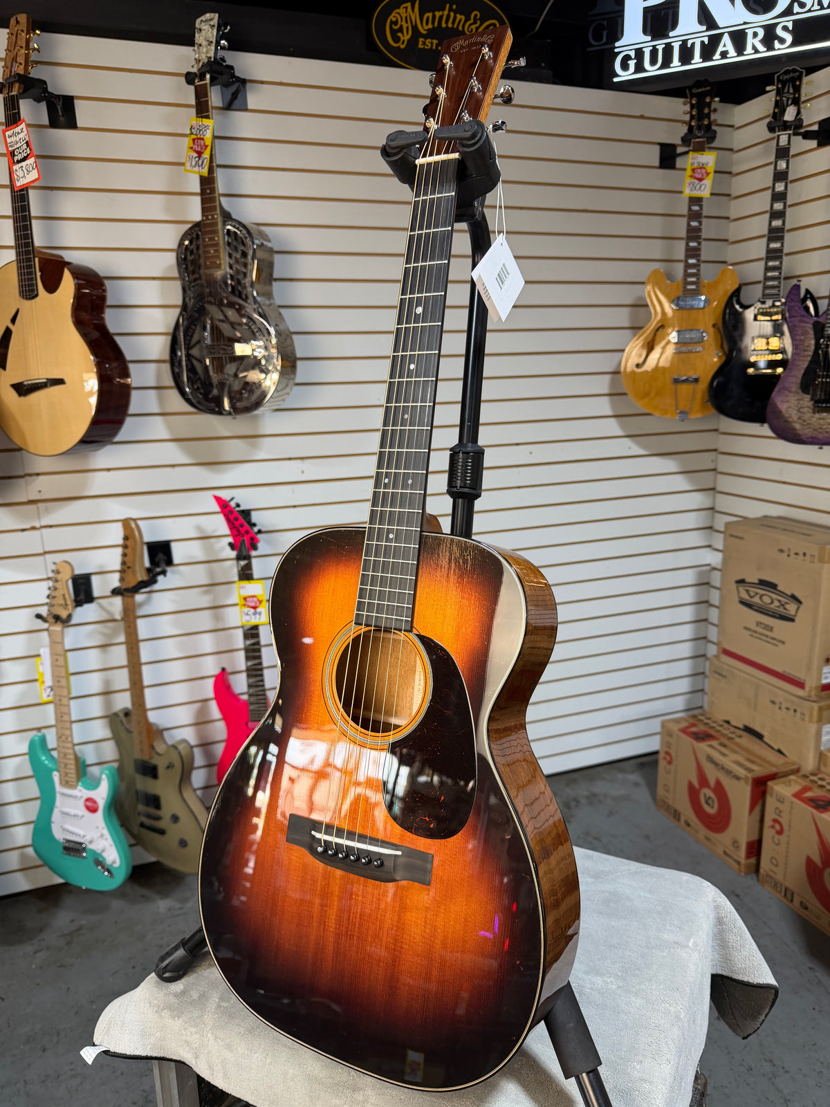 Martin 00-18 Joe Bonamassa Sunburst