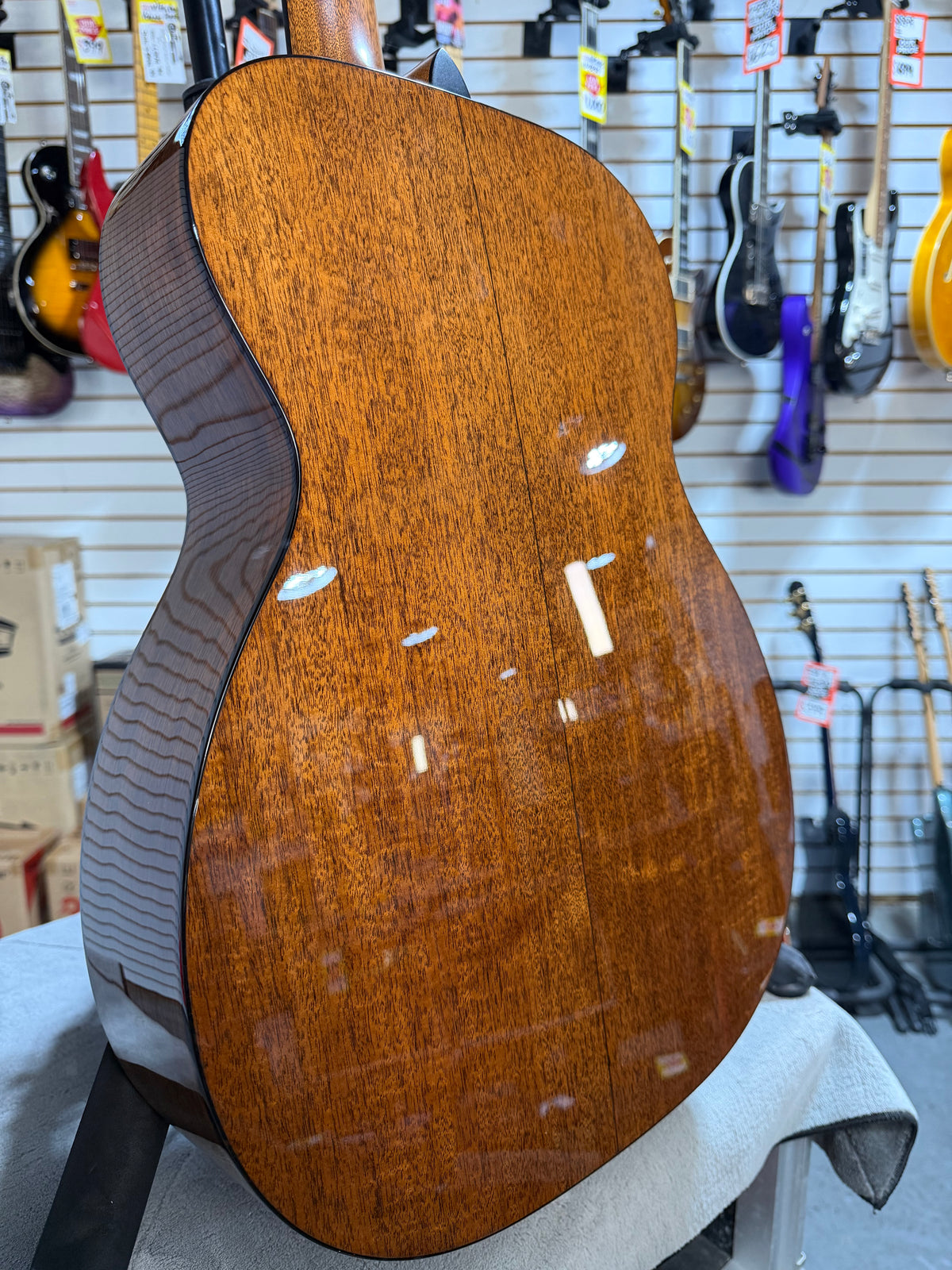 Martin 00-18 Joe Bonamassa Sunburst