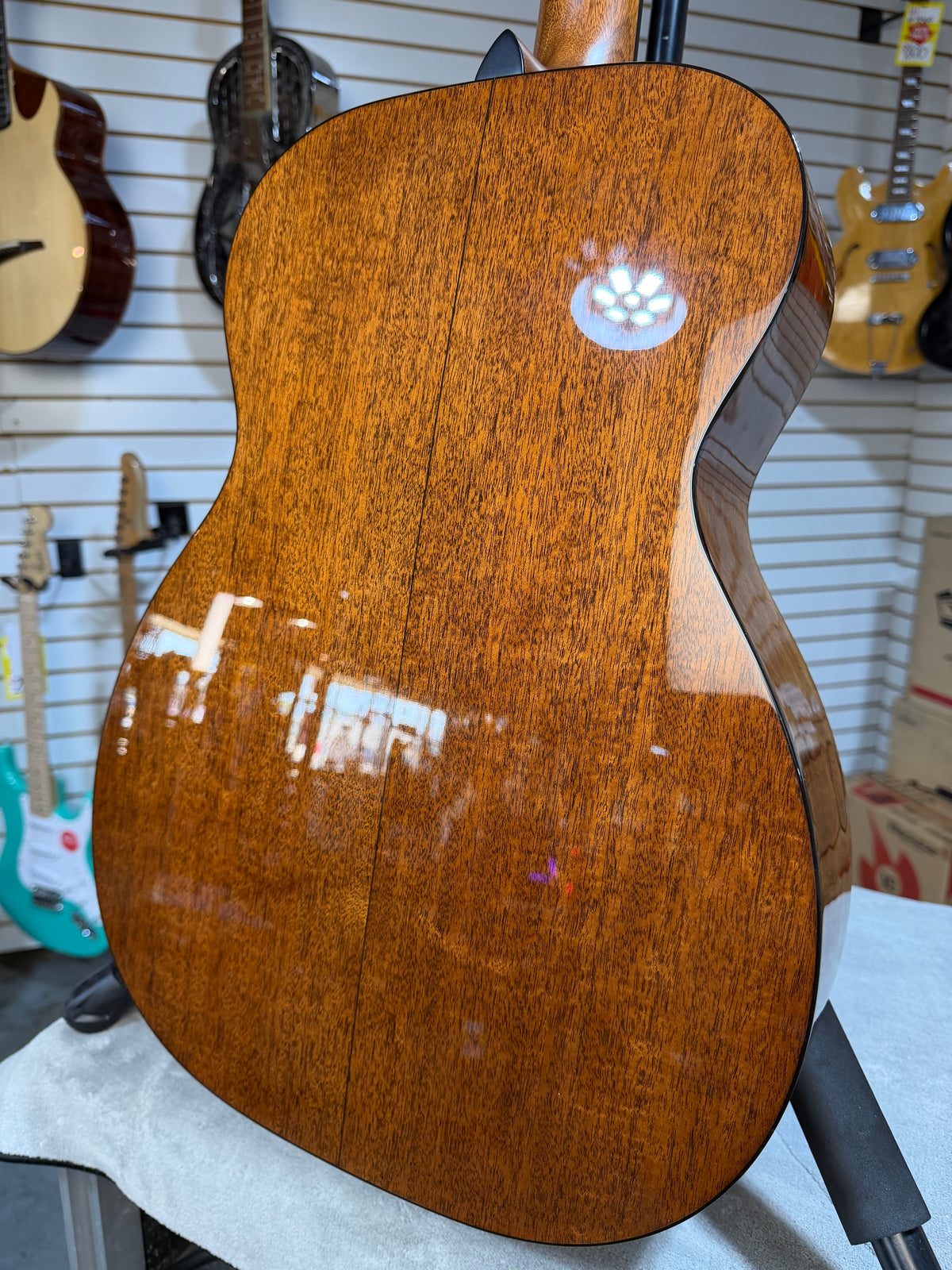 Martin 00-18 Joe Bonamassa Sunburst
