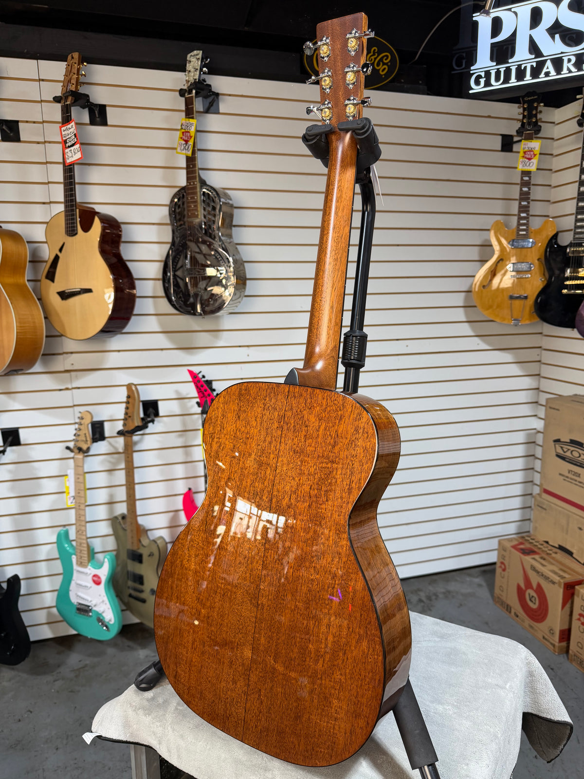 Martin 00-18 Joe Bonamassa Sunburst