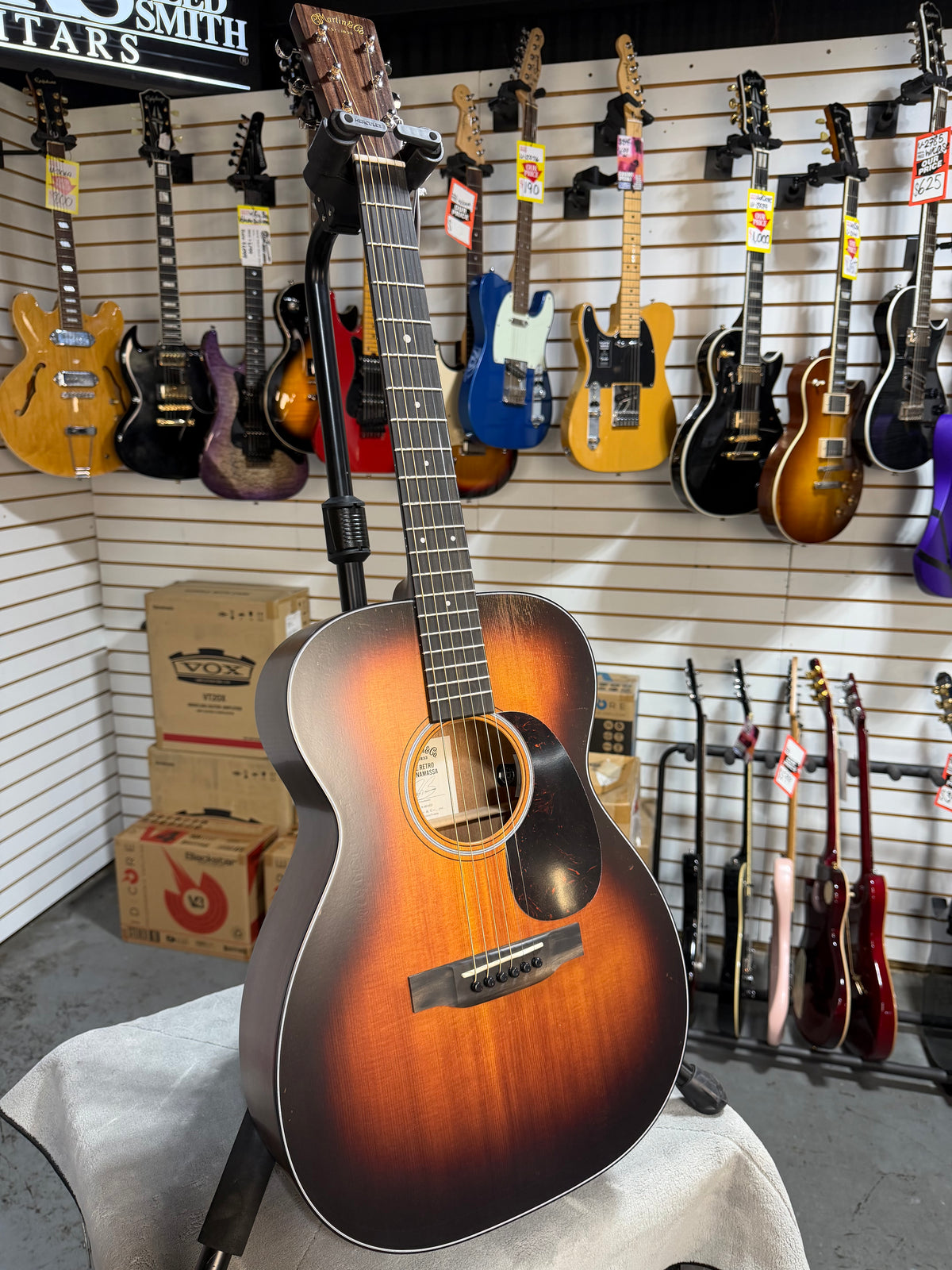 Martin 00-10E Road Series Retro Joe Bonamassa Signature Sunburst