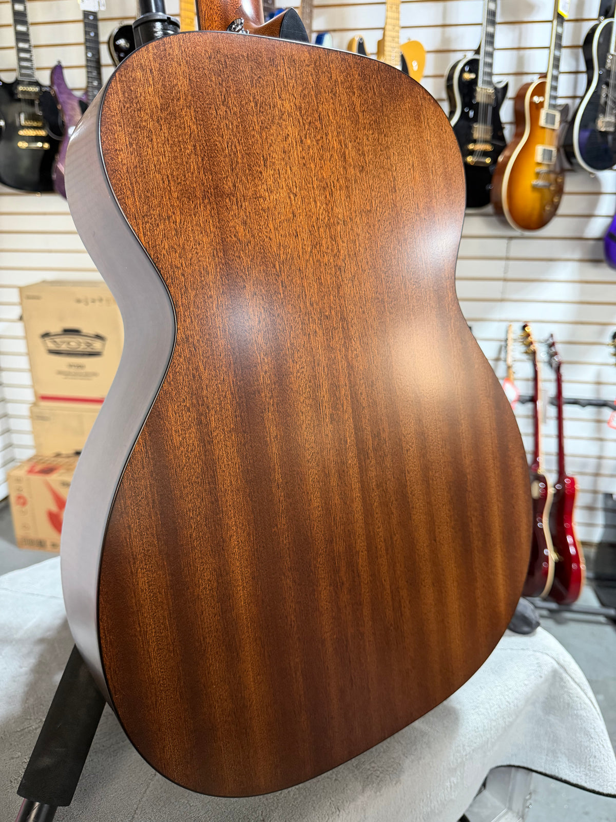 Martin 00-10E Road Series Retro Joe Bonamassa Signature Sunburst