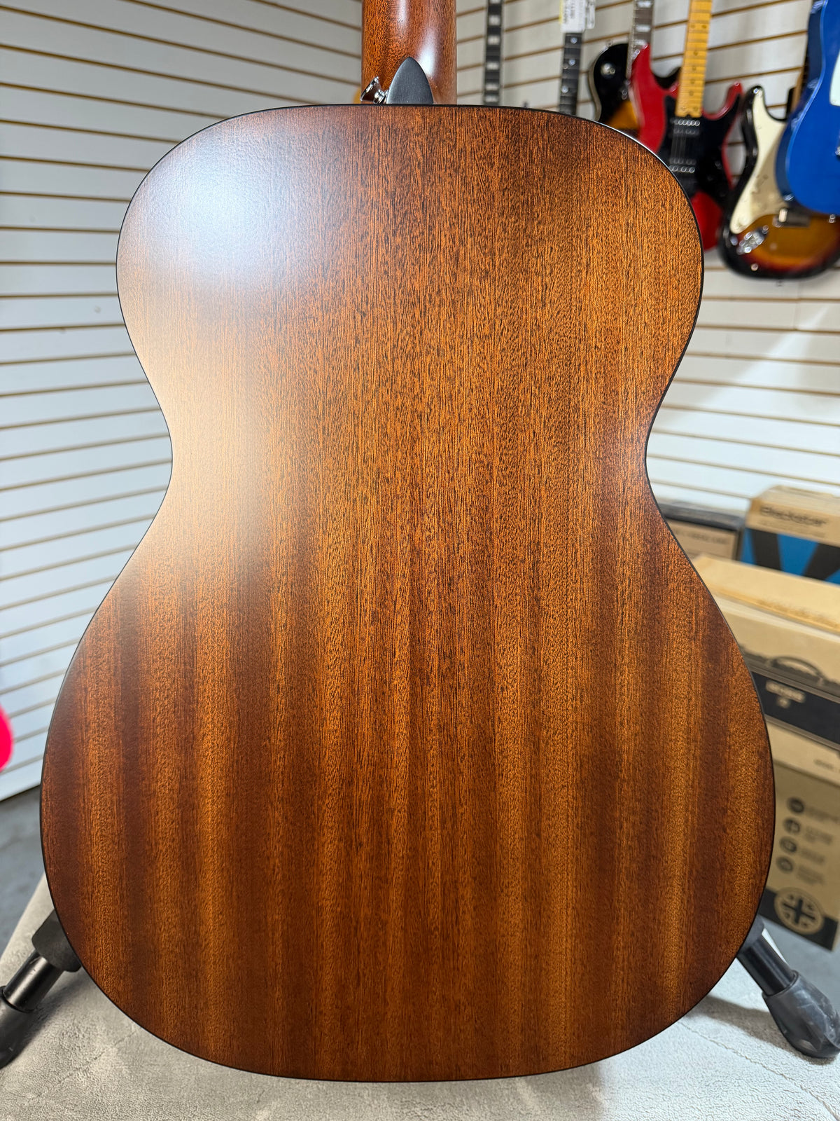Martin 00-10E Road Series Retro Joe Bonamassa Signature Sunburst
