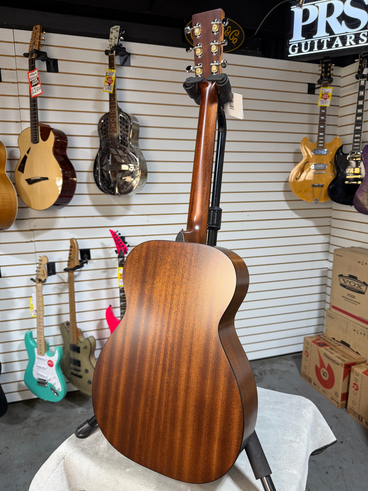 Martin 00-10E Road Series Retro Joe Bonamassa Signature Sunburst