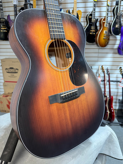 Martin 00-10E Road Series Retro Joe Bonamassa Signature Sunburst