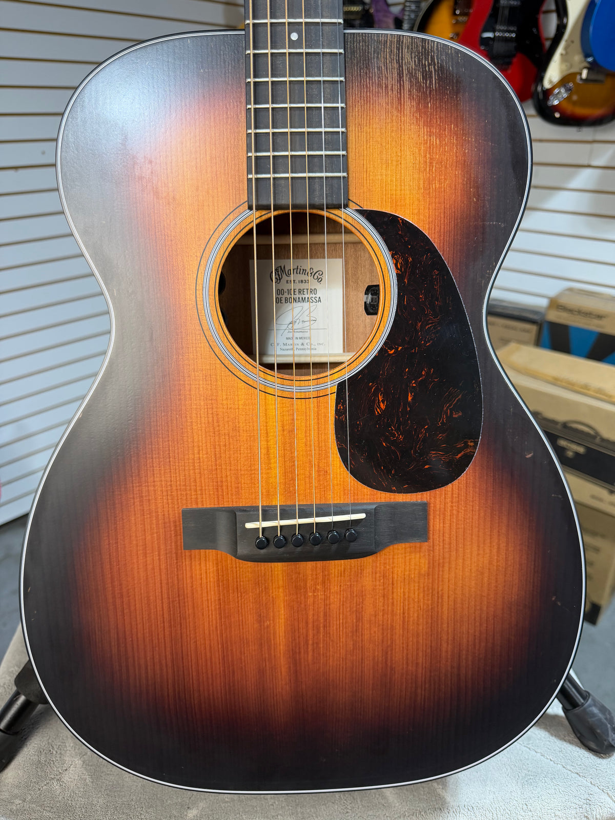 Martin 00-10E Road Series Retro Joe Bonamassa Signature Sunburst