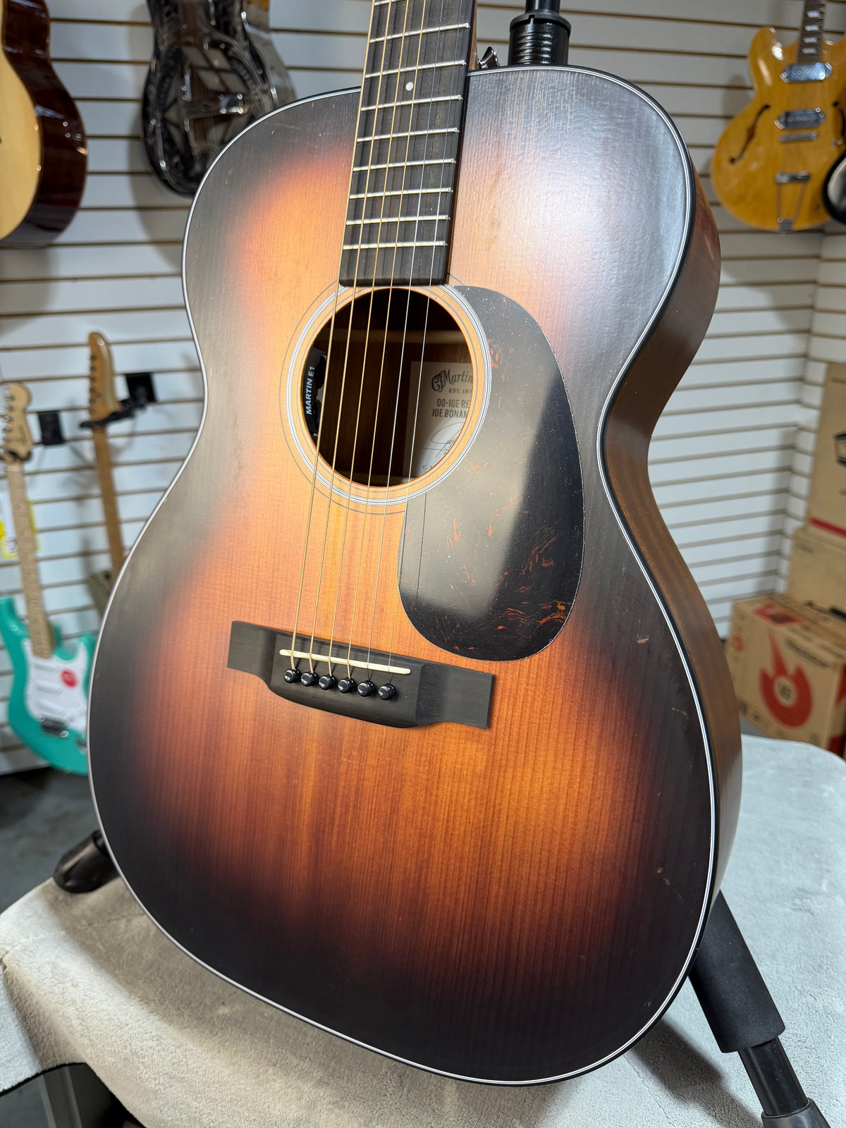Martin 00-10E Road Series Retro Joe Bonamassa Signature Sunburst