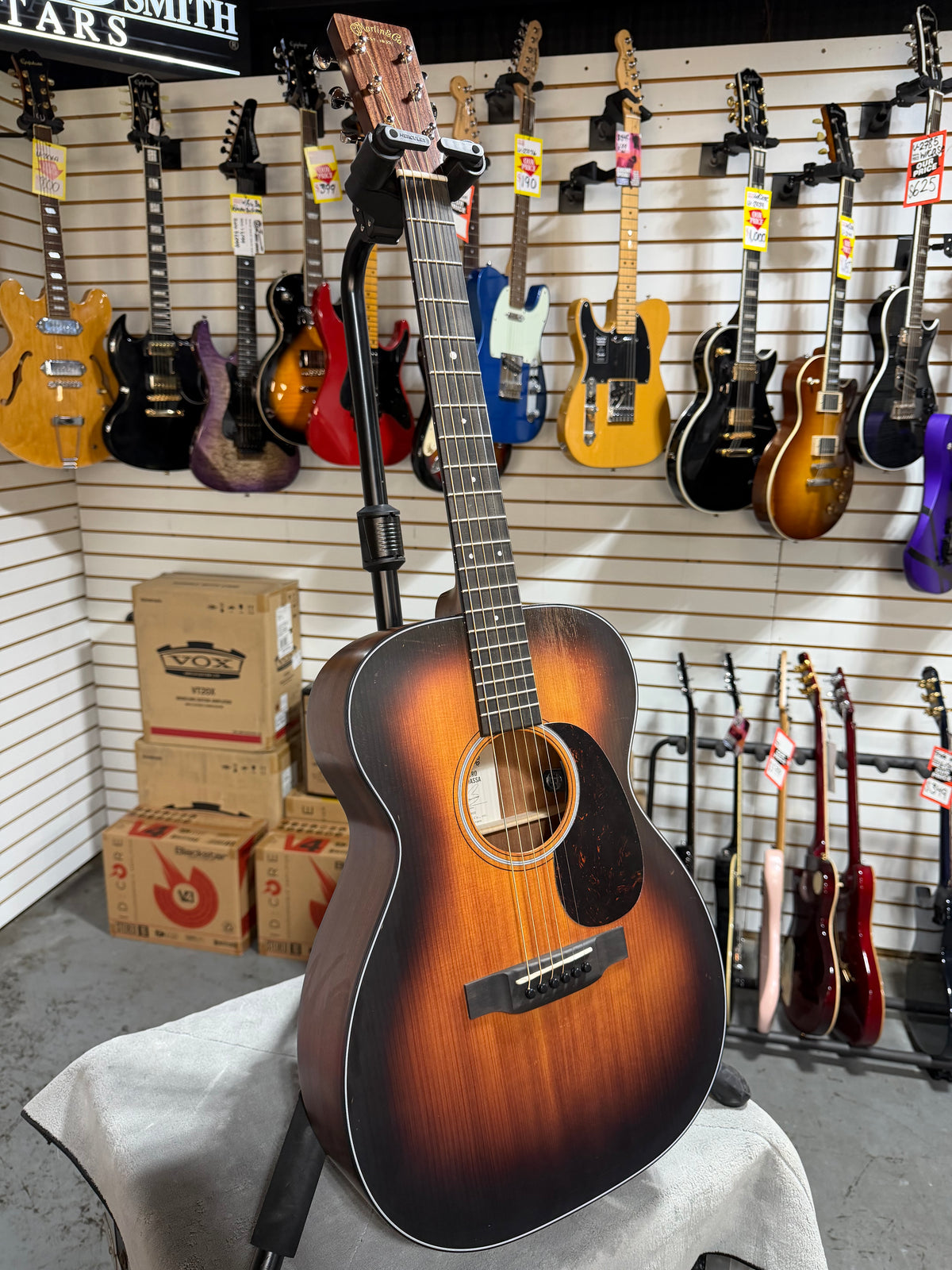 Martin 00-10E Road Series Retro Joe Bonamassa Signature Sunburst