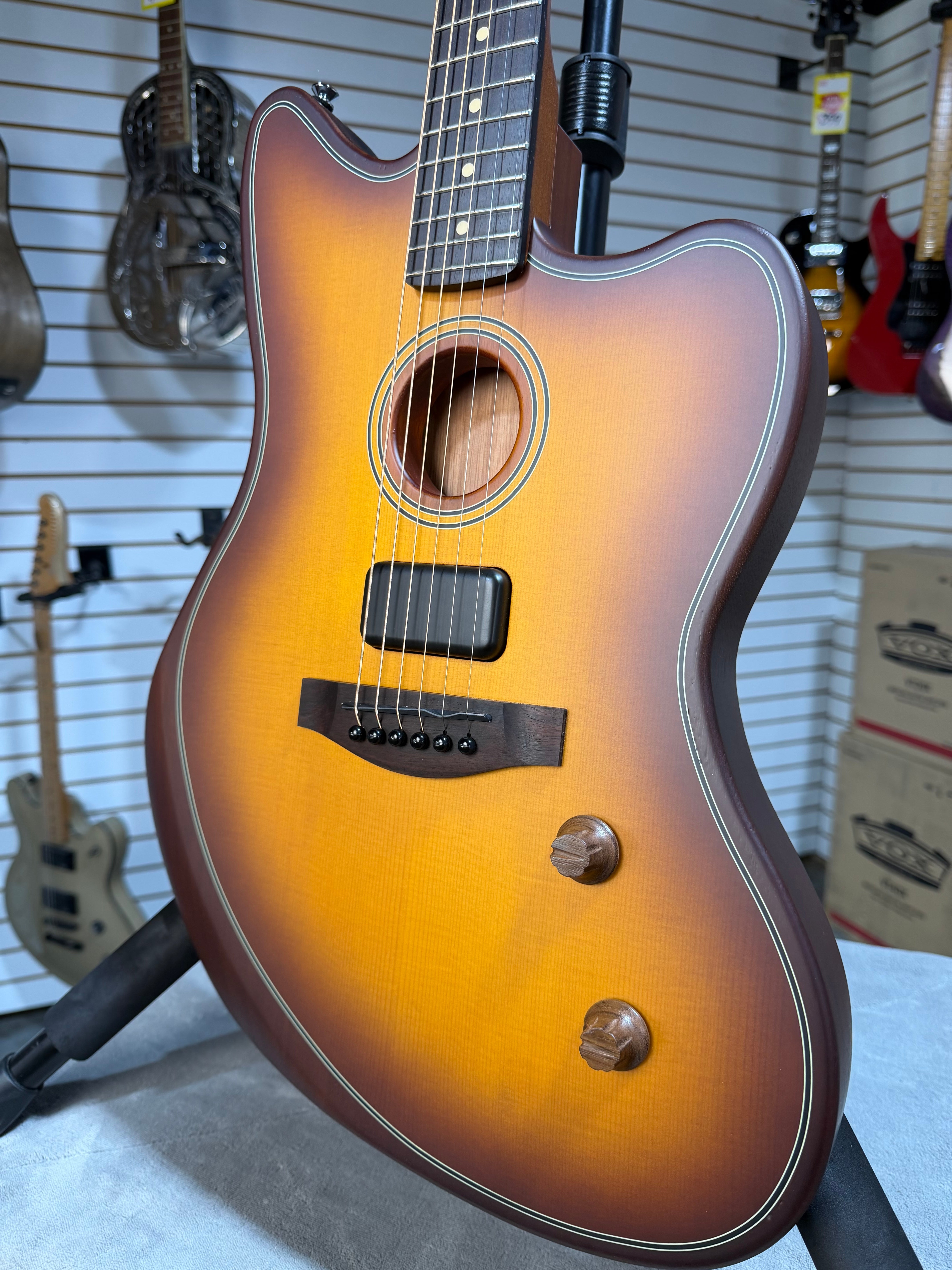 Fender Acoustasonic Standard Jazzmaster Honey Burst