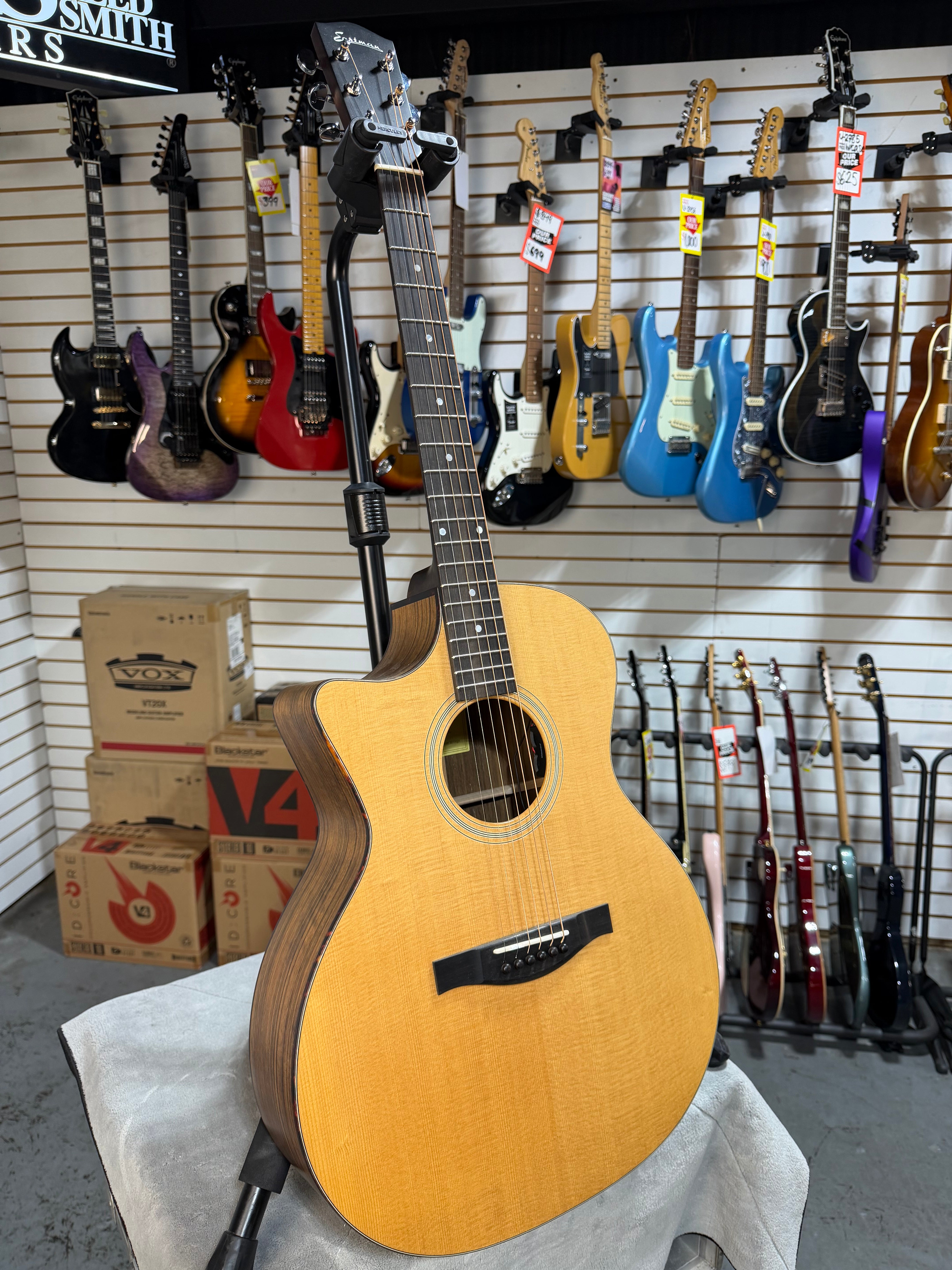 Eastman AC222-CEL Natural