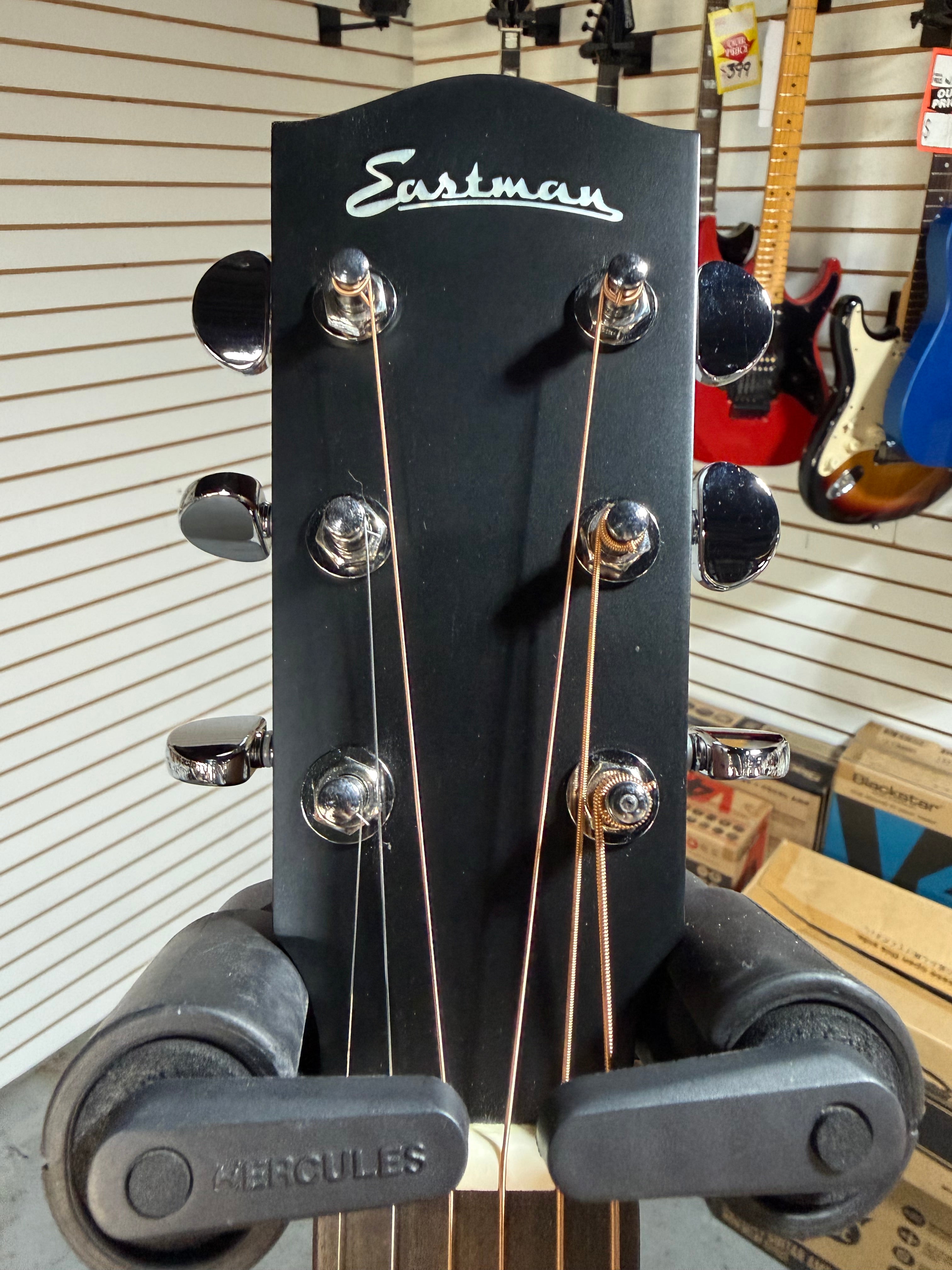 Eastman AC222-CEL Natural