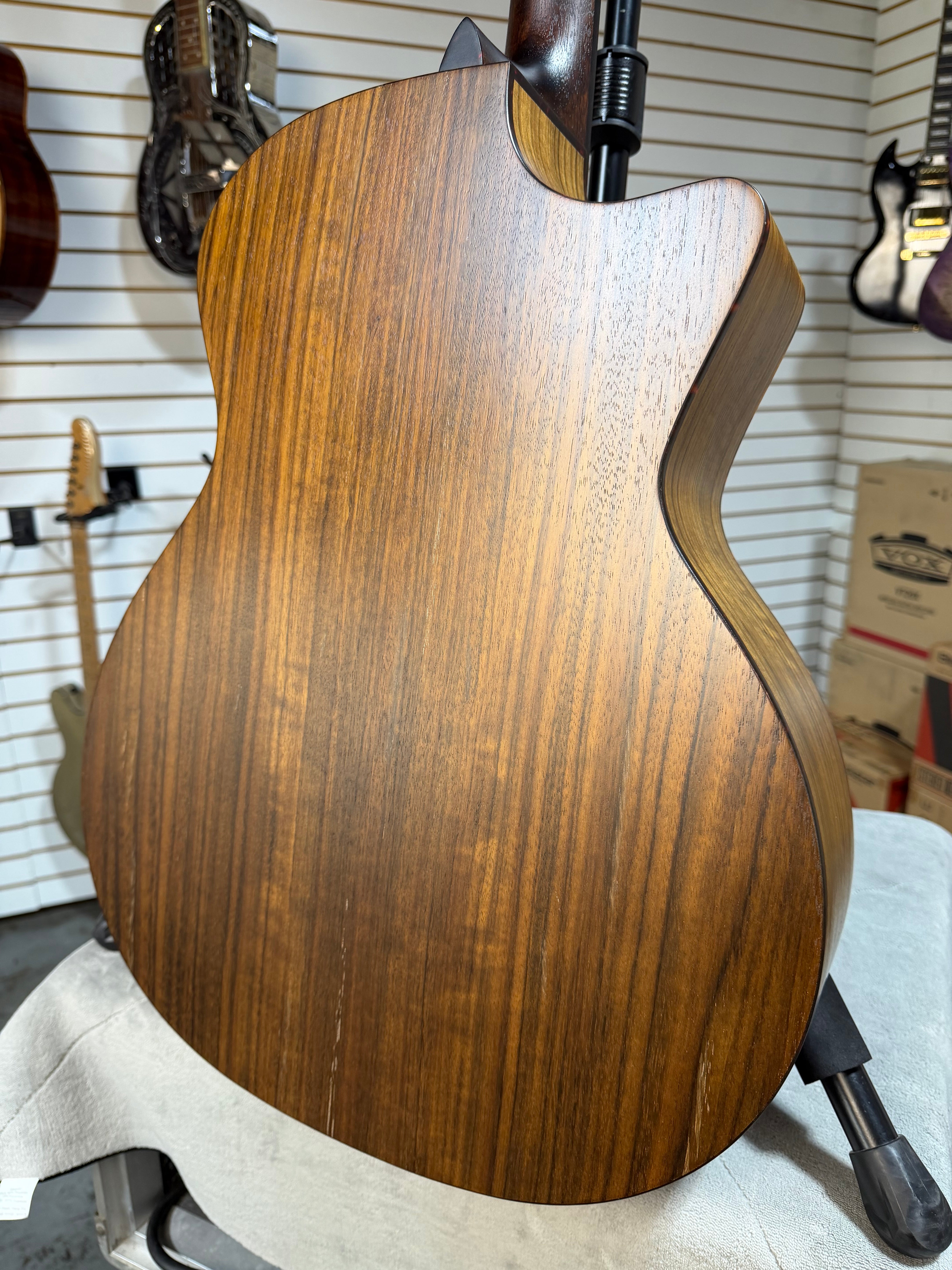 Eastman AC222-CEL Natural