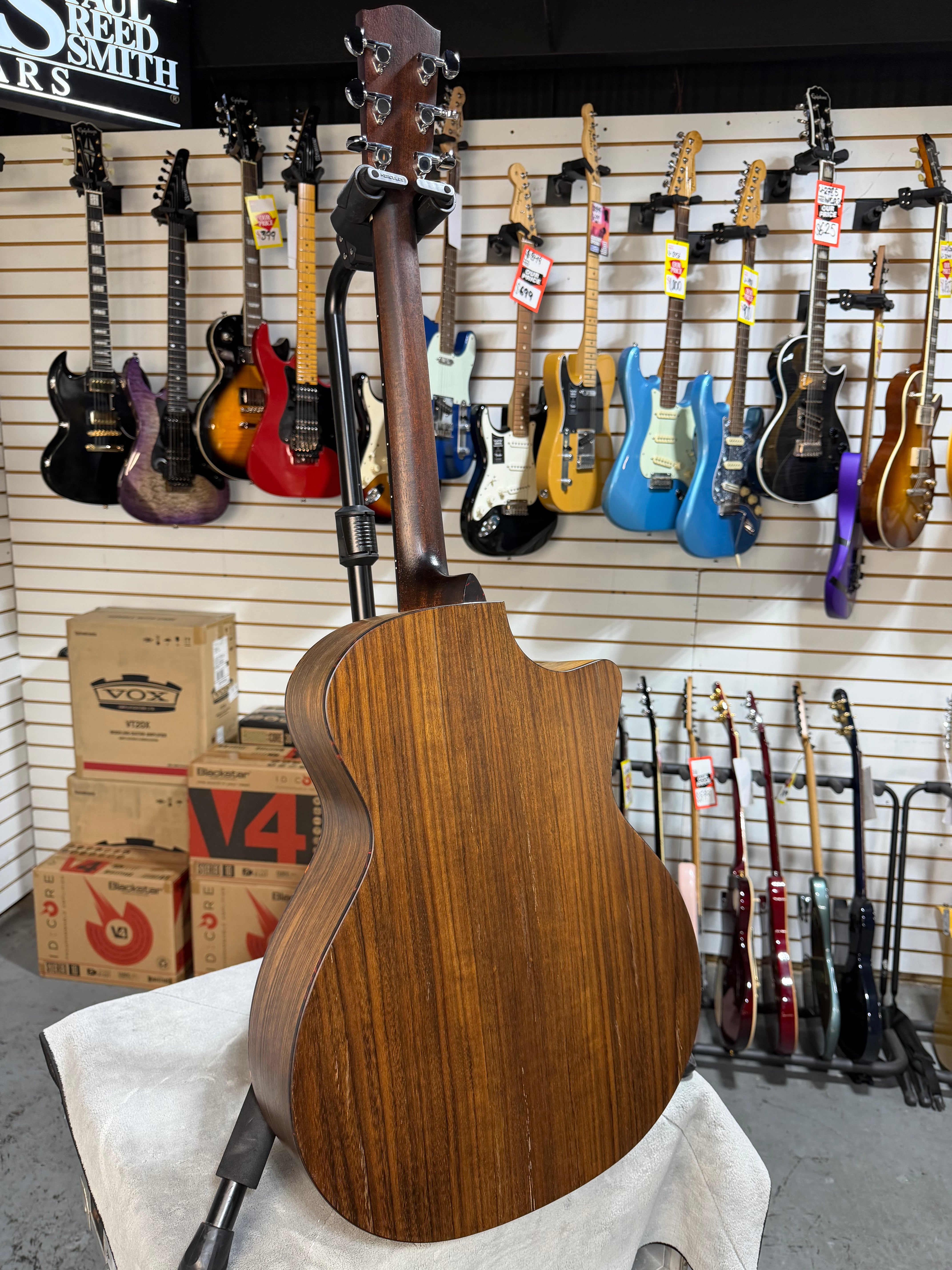 Eastman AC222-CEL Natural