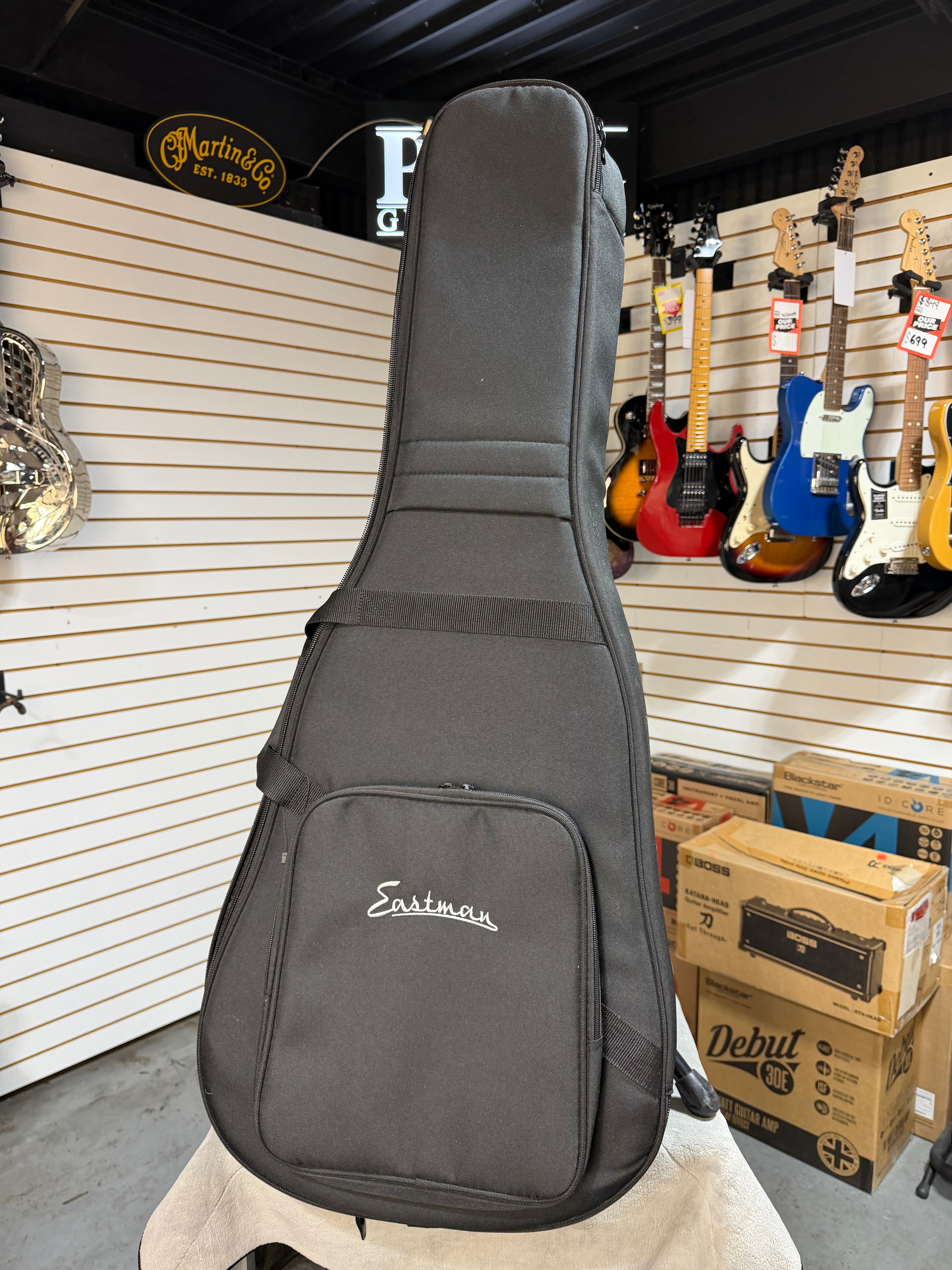 Eastman AC222-CEL Natural