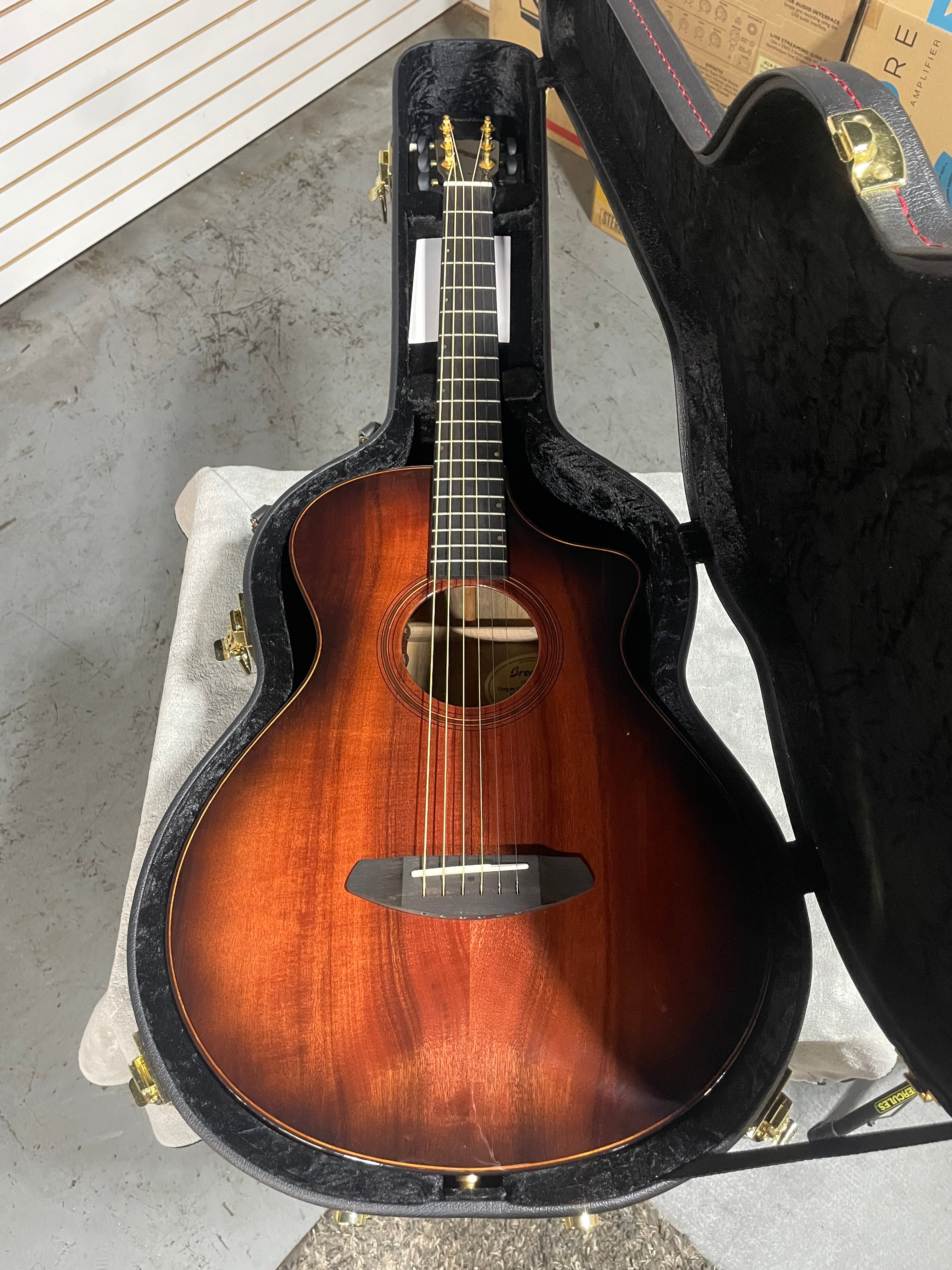 Breedlove Oregon Concertina CE Limited Edition Sunset Burst