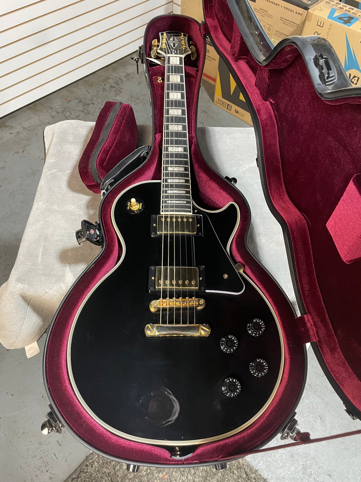 Epiphone Les Paul Custom Ebony w/Crossrock Hardshell Case