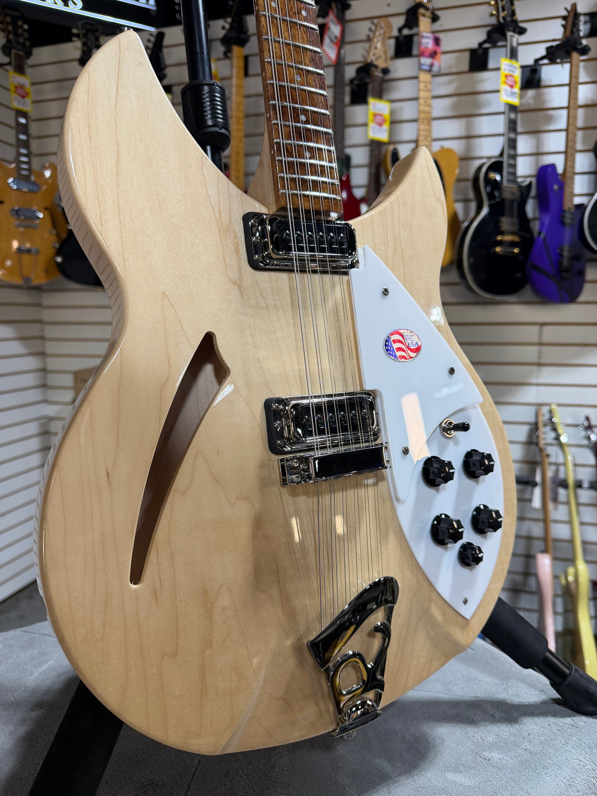 Rickenbacker 330/12 Mapleglo