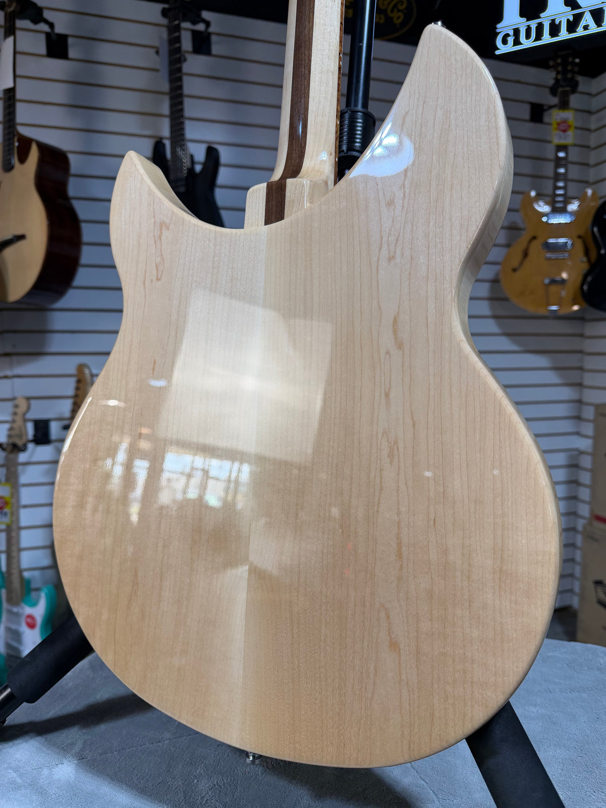 Rickenbacker 330/12 Mapleglo