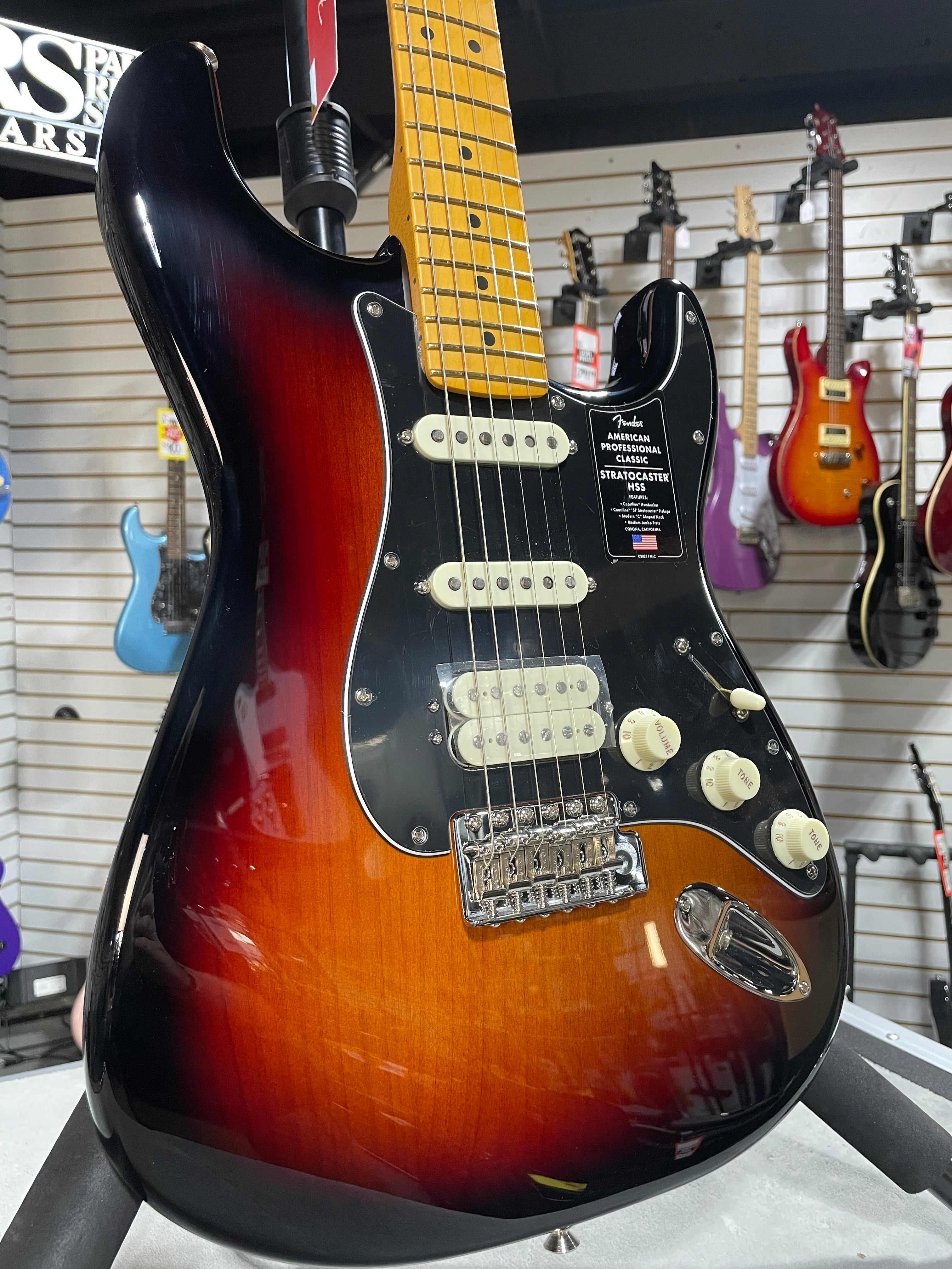 Fender American Professional Classic Stratocaster 2025 - 3-color Sunburst w/ Gig Bag & PLEK*D #045