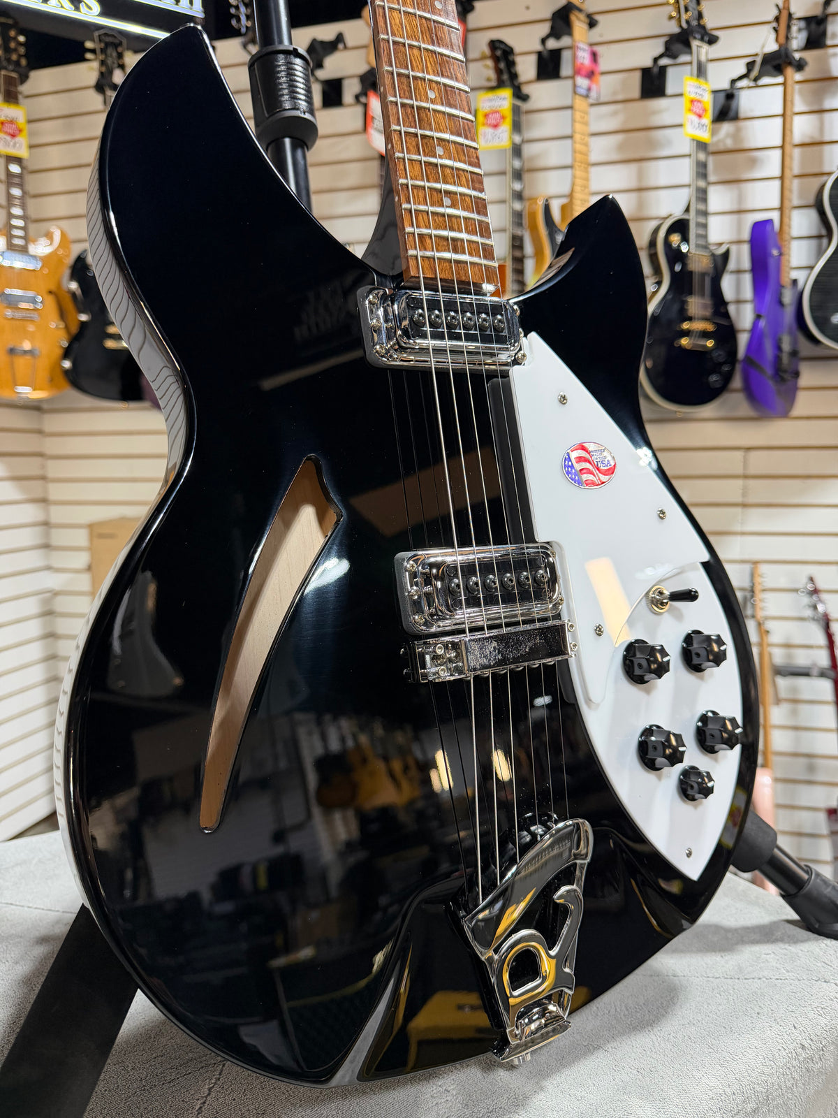 Rickenbacker 330 Jetglo