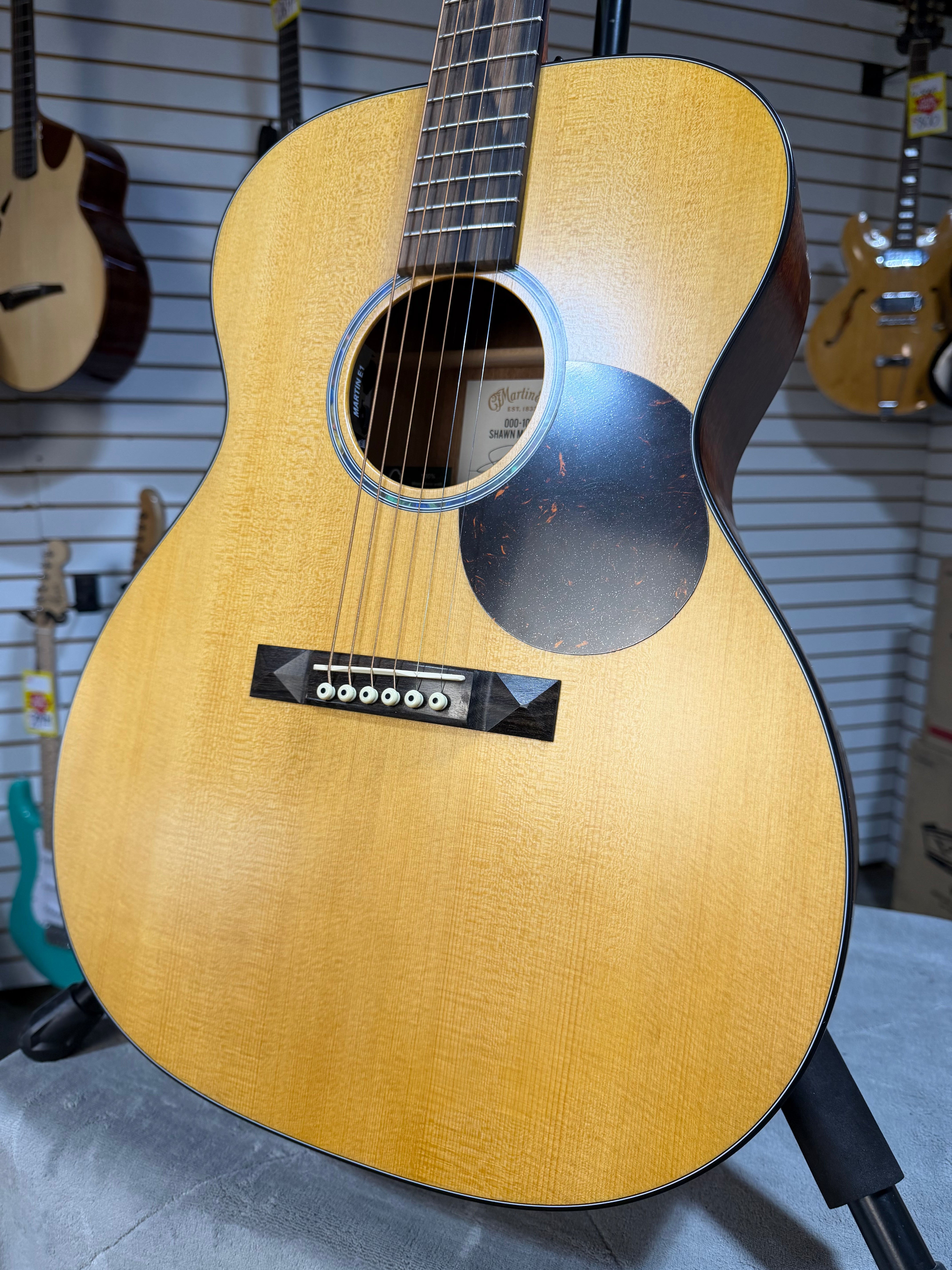 Martin 000-10E Shawn Mendes Natural