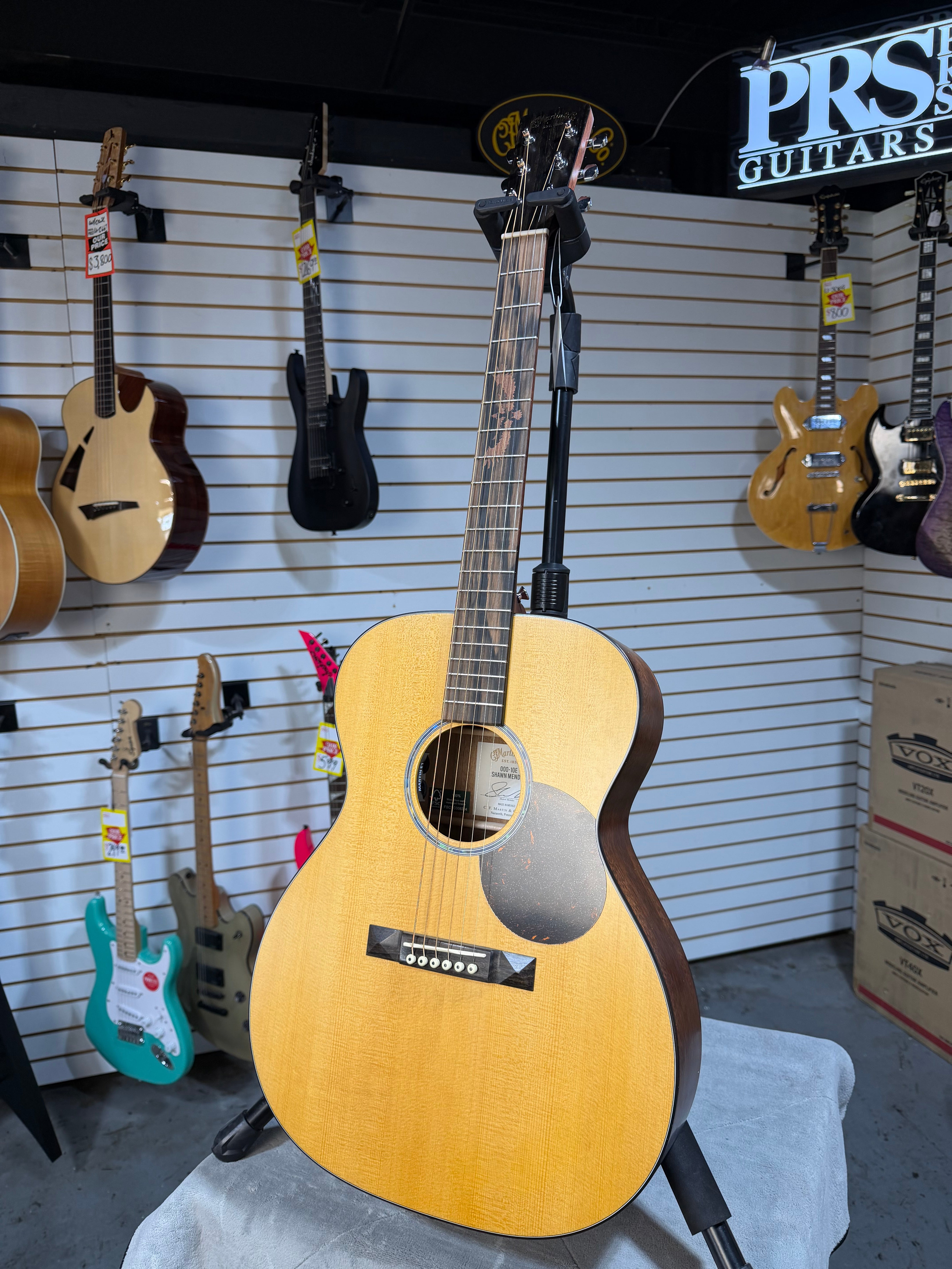 Martin 000-10E Shawn Mendes Natural