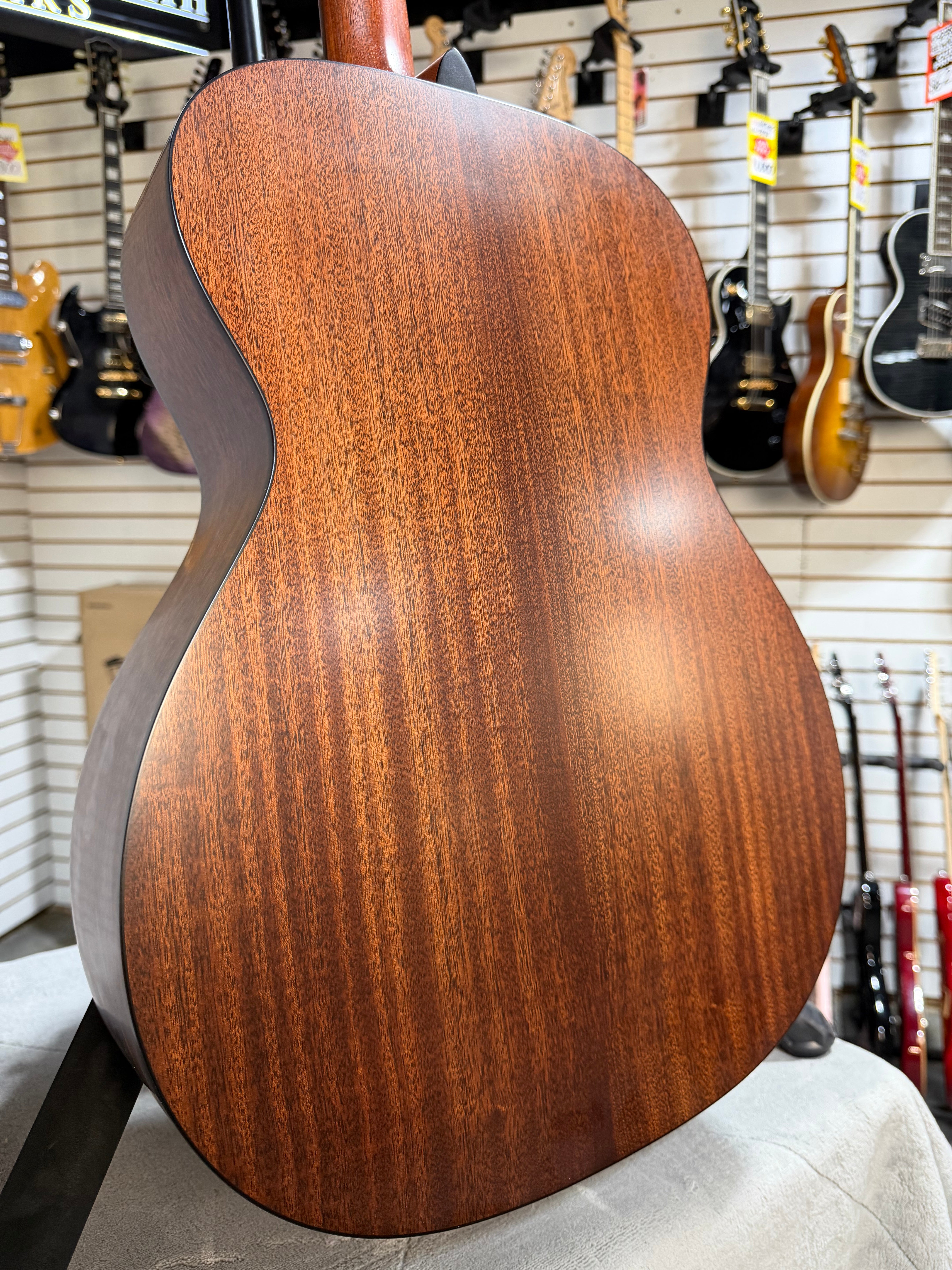 Martin 000-10E Shawn Mendes Natural