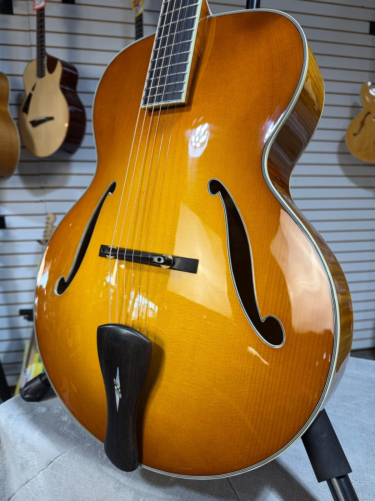 Eastman AR805 Goldburst