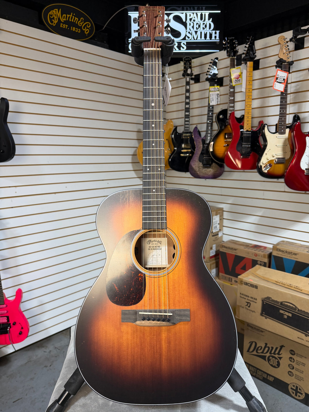 Martin 00-10E Road Series Retro Joe Bonamassa Signature Left Handed Sunburst