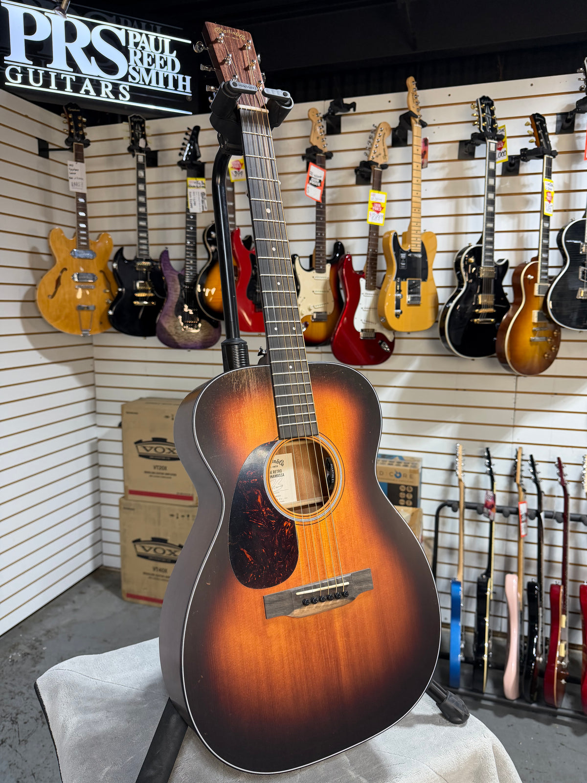 Martin 00-10E Road Series Retro Joe Bonamassa Signature Left Handed Sunburst