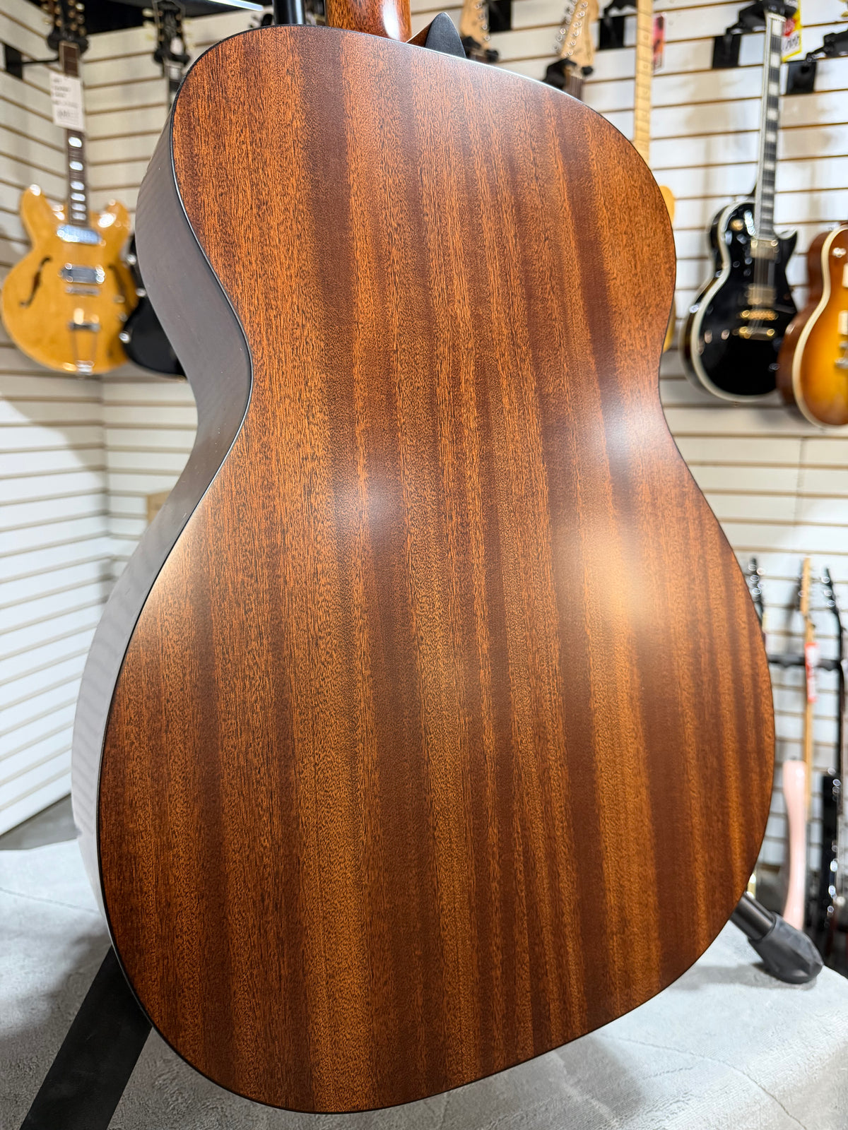 Martin 00-10E Road Series Retro Joe Bonamassa Signature Left Handed Sunburst