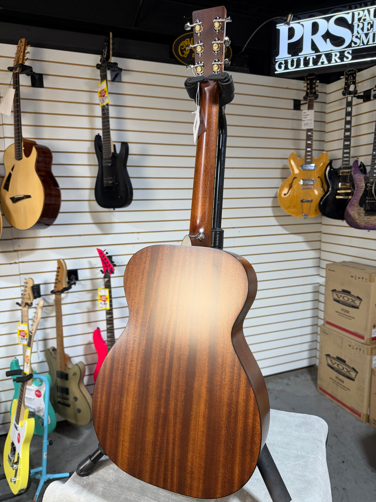 Martin 00-10E Road Series Retro Joe Bonamassa Signature Left Handed Sunburst