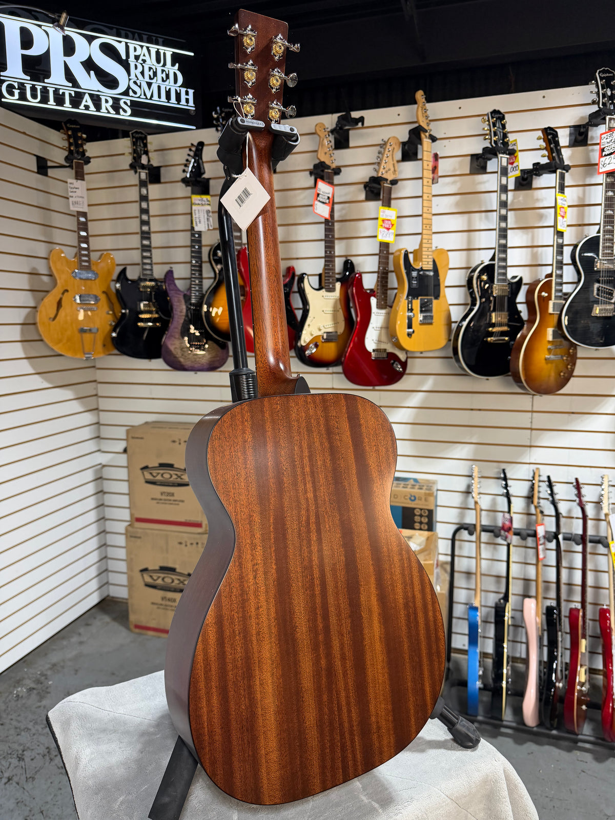 Martin 00-10E Road Series Retro Joe Bonamassa Signature Left Handed Sunburst