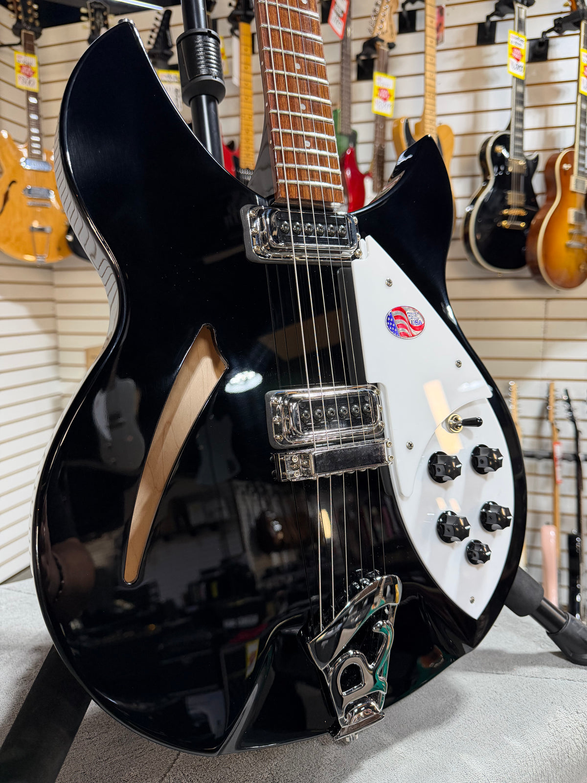 Rickenbacker 330 Jetglo