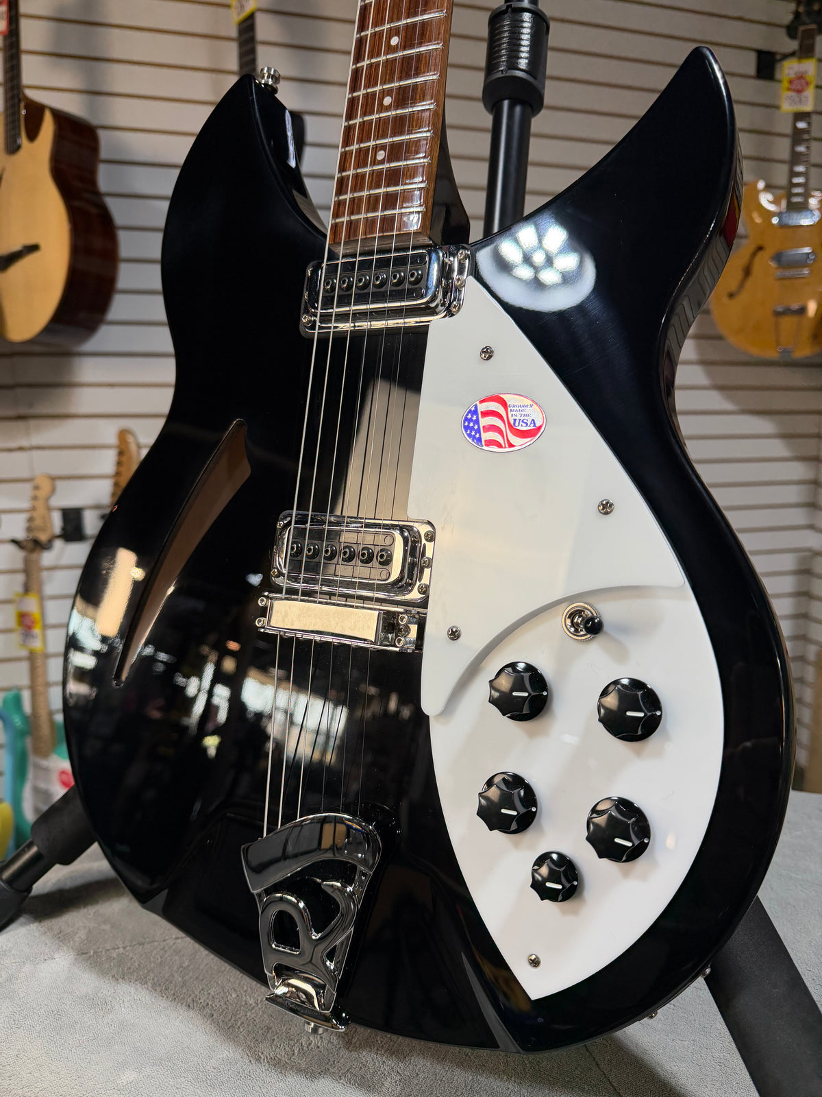 Rickenbacker 330 Jetglo