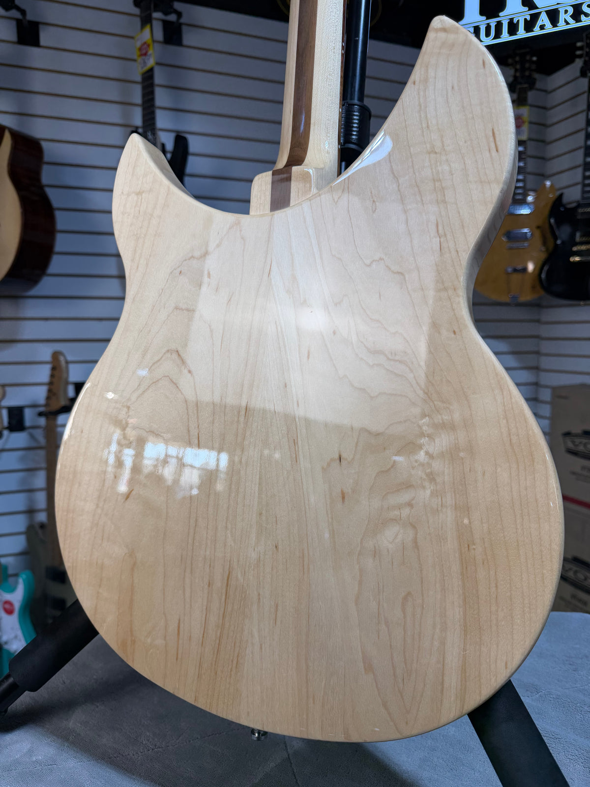 Rickenbacker 330 Mapleglo
