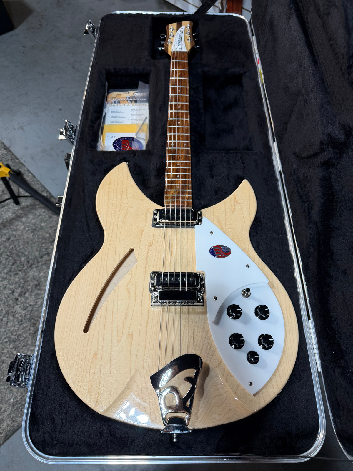 Rickenbacker 330 Mapleglo
