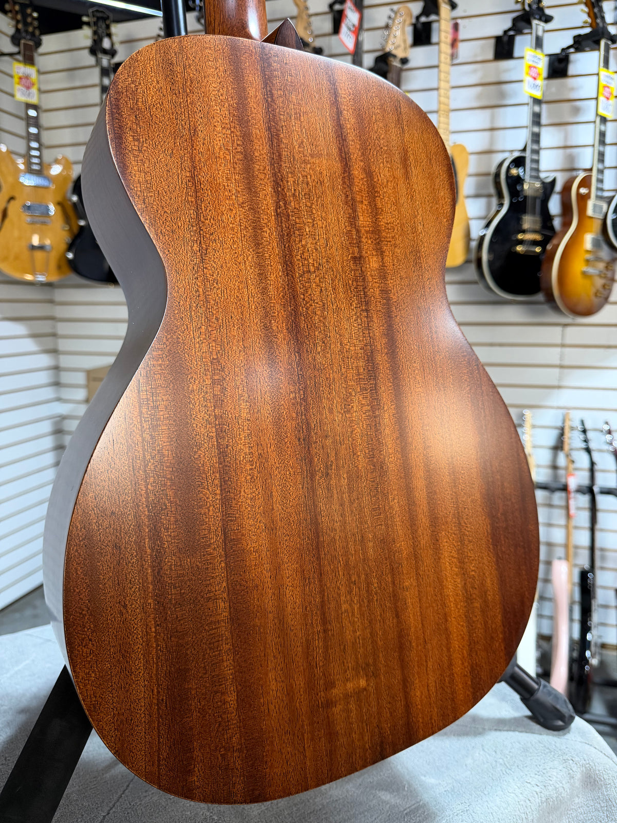 Martin 0-10E Retro Jason Isbell Left Handed Dark Mahogany