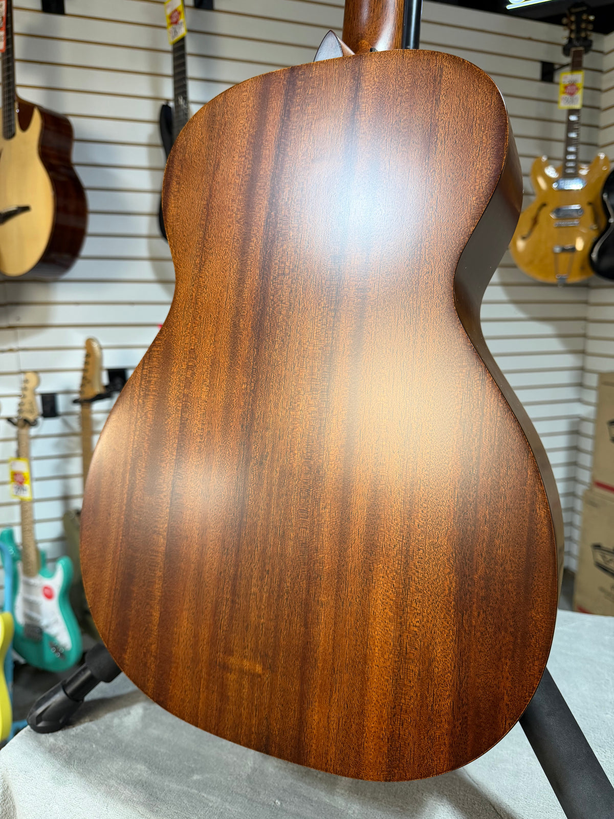 Martin 0-10E Retro Jason Isbell Left Handed Dark Mahogany