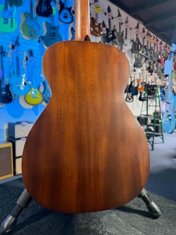 Martin 0-10E Retro Jason Isbell Left Handed Dark Mahogany
