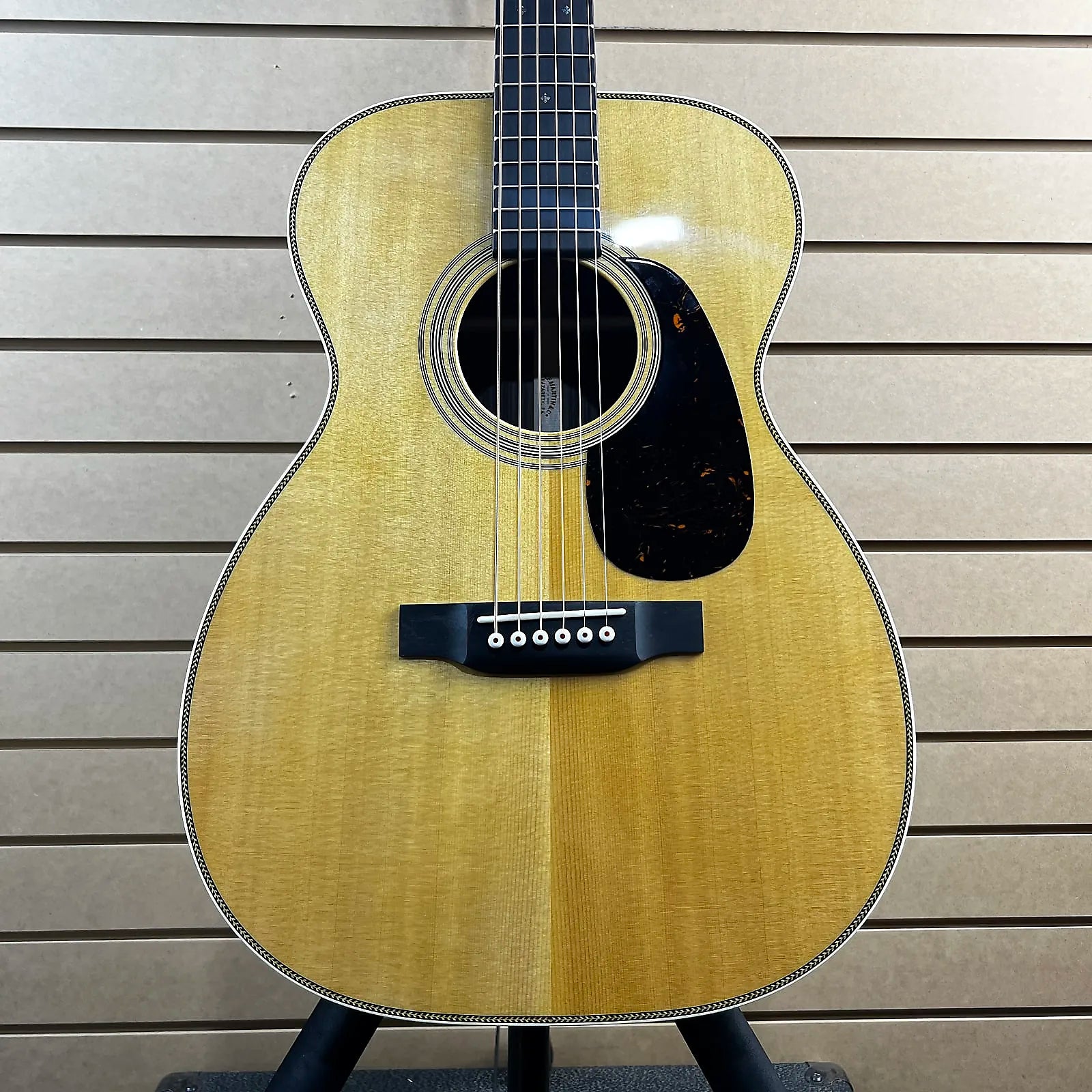 00-28 Acoustic Guitar - Natural #228