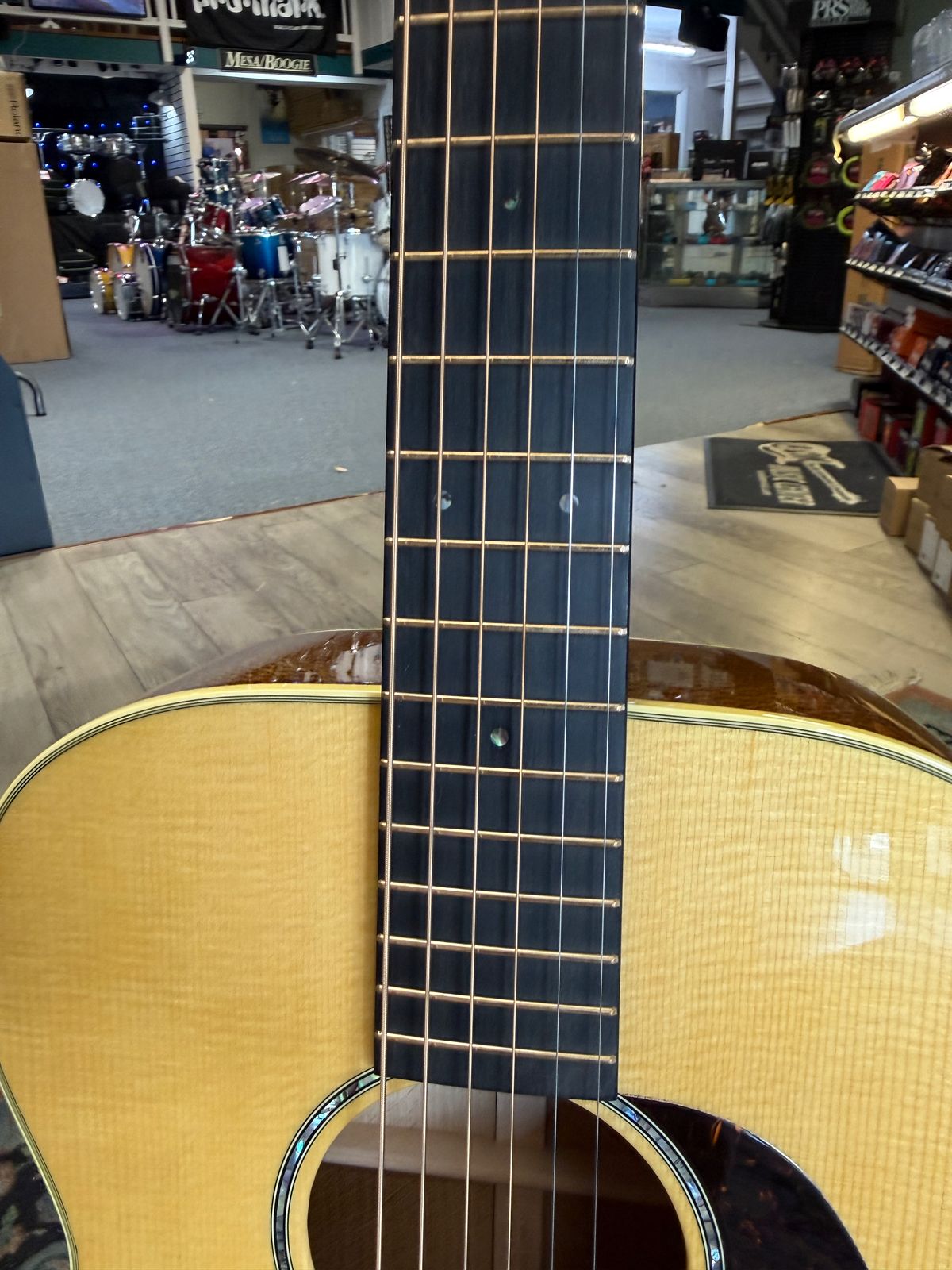 Martin Custom Shop 00-18 German White Oak Back and Sides