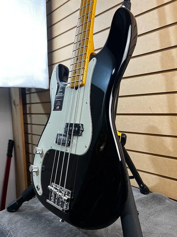 American Professional II Precision Bass Left-Handed - Black w/ Maple Fingerboard #107