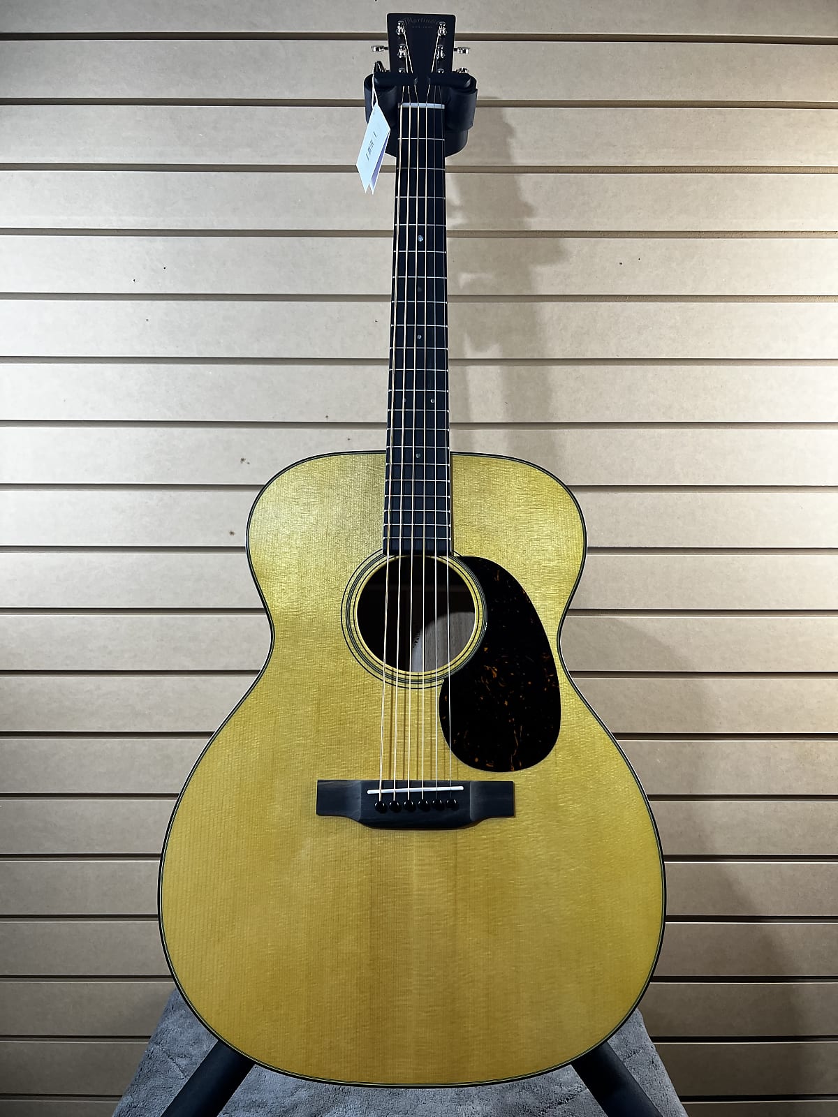 000-18 Acoustic Guitar - Natural #165