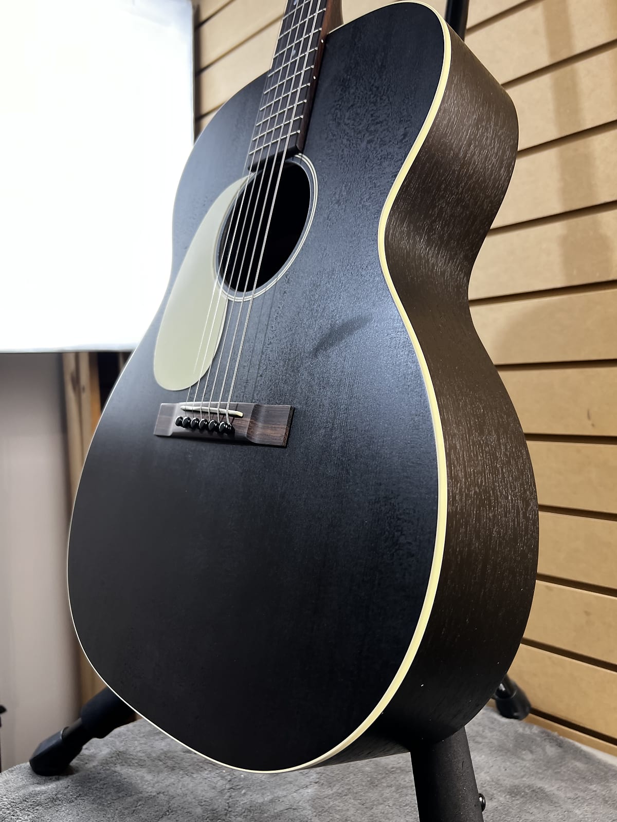 000-17E Left-Handed Acoustic-electric Guitar - Black Smoke #489