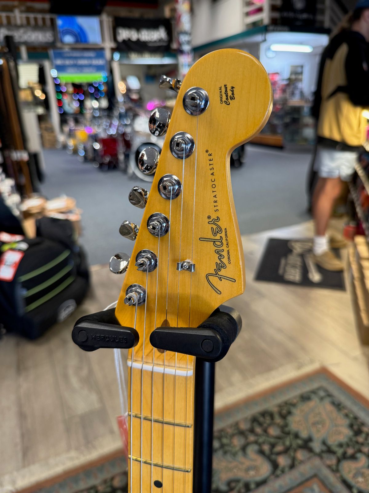 Fender American Professional Classic Stratocaster HSS, 3 Tone Sunburst