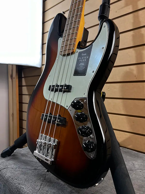 Player Plus Active Jazz Bass - 3-Tone Sunburst w/ Pau Ferro Fingerboard #716